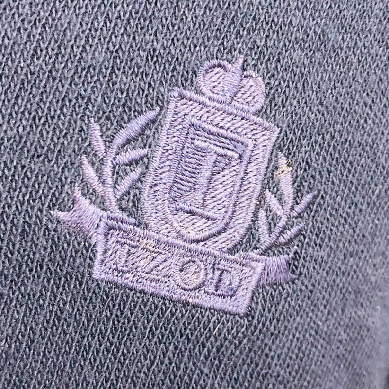 Izod Izod Vintage Pullover Sweater Crest Navy Blue V Neck L USA Size US L / EU 52-54 / 3 - 3 Thumbnail