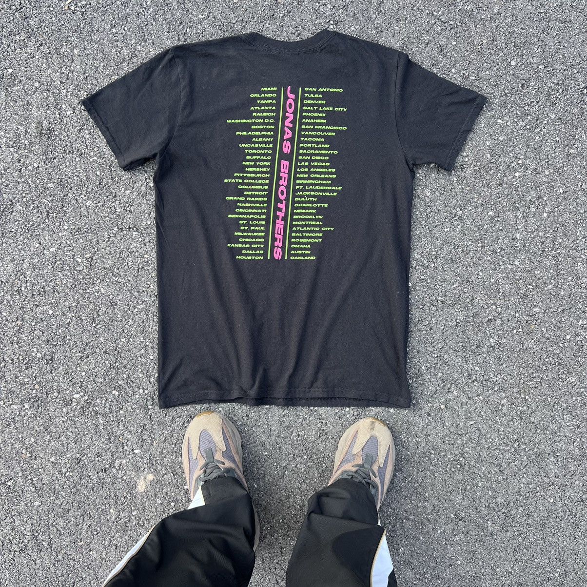 Band Tees JONAS BROTHERS “HAPPINESS BEGINS” TOUR TEE Size US M / EU 48-50 / 2 - 2 Thumbnail