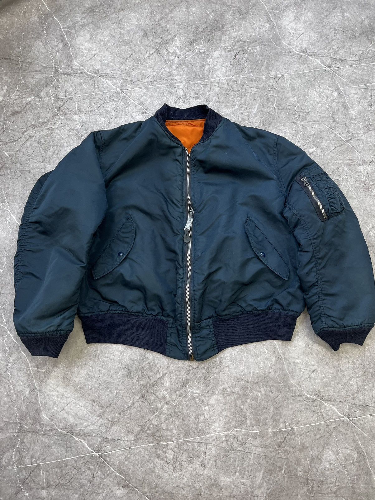 ALPHA INDUSTRIES MA-1 ミリタリー ジャケット Kanye Alpha Industries Vintage 80s MA1 Air Force Kenye West Outfit
