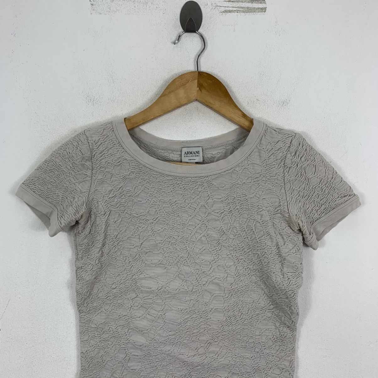 Armani ARMANI COLLEZIONI Italian Brand Textured Short Sleeve Tshirt Size S / US 4 / IT 40 - 3 Thumbnail