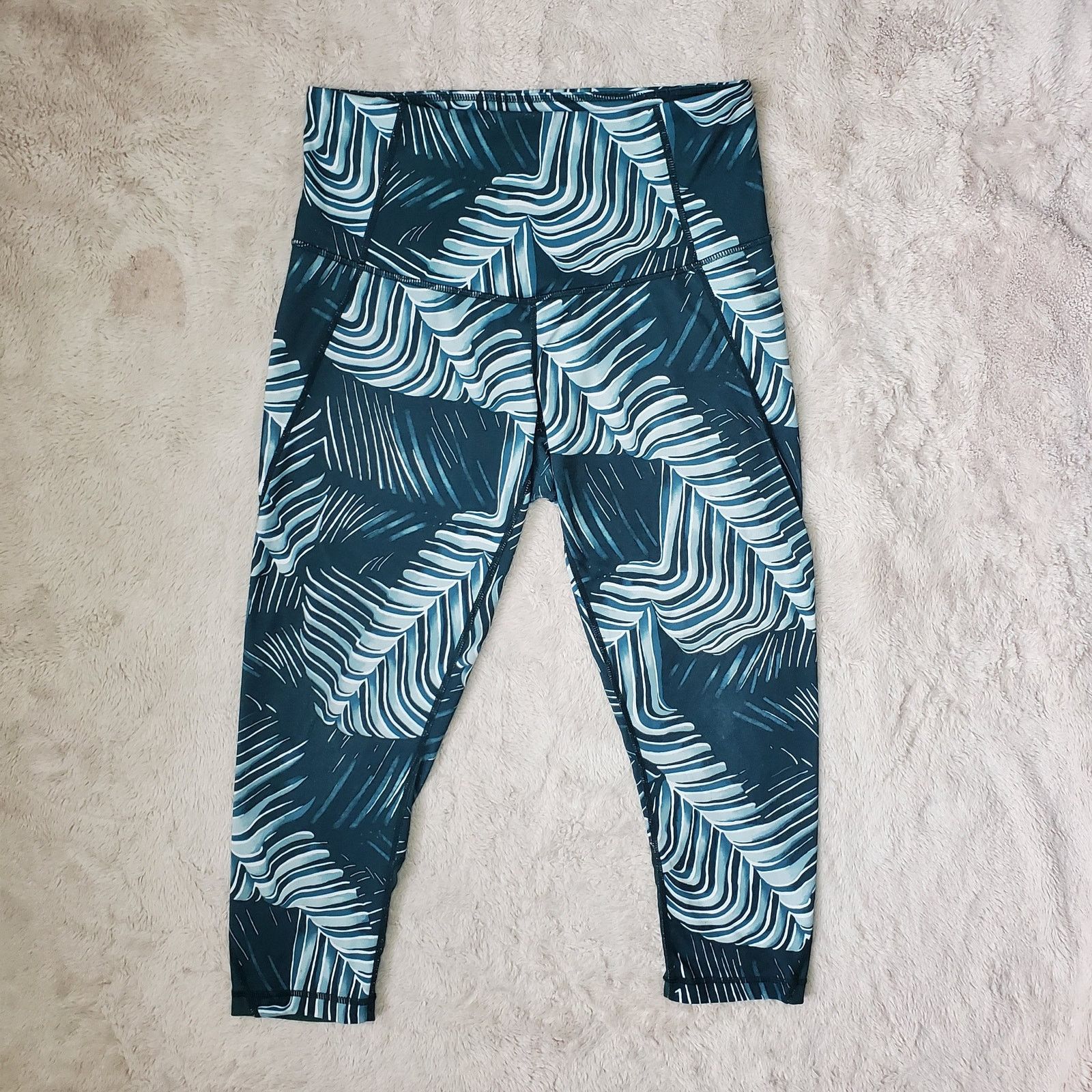 Other Zella Green Leaf Leggings Medium Size 28" / US 6 / IT 42 - 1 Thumbnail