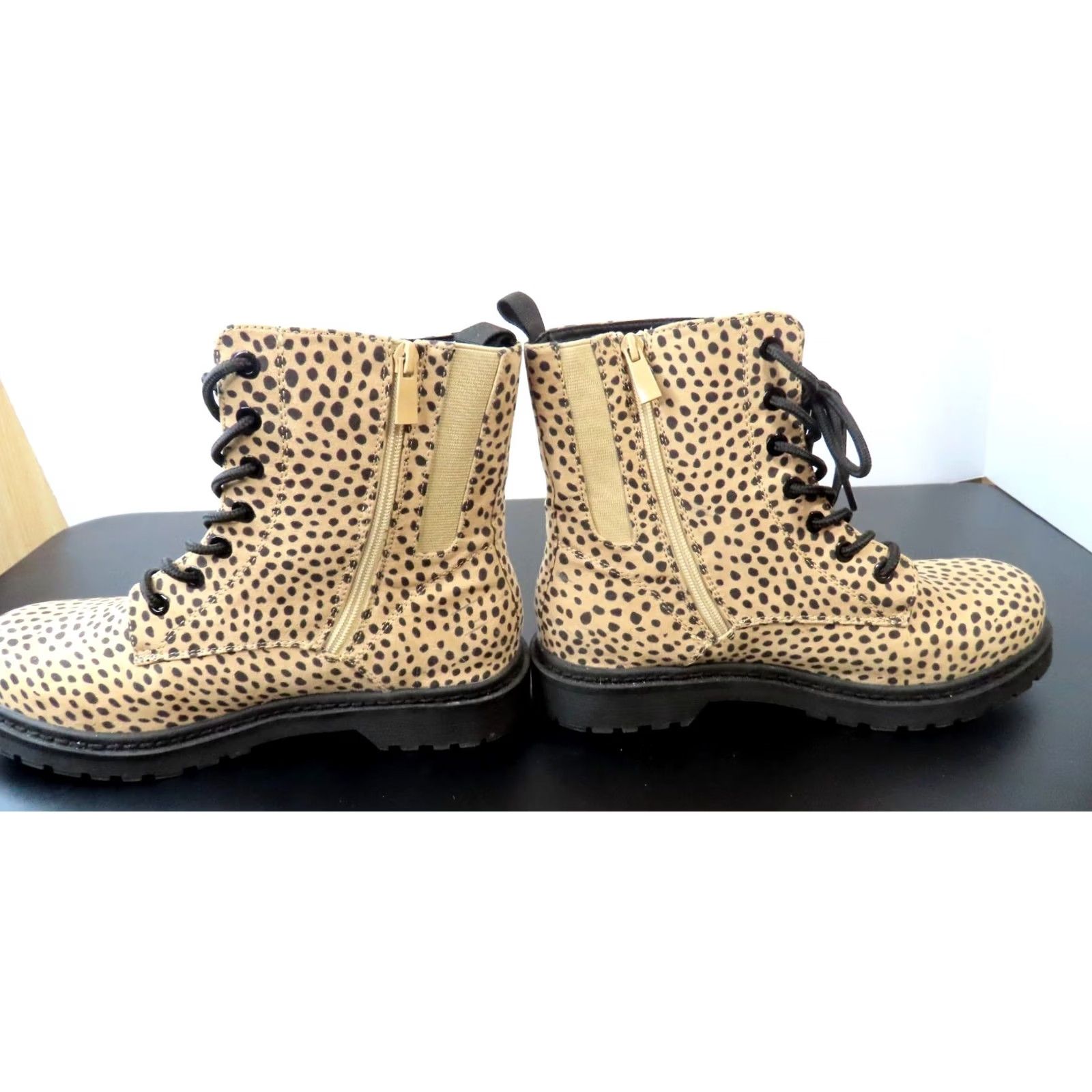 Torrid Torrid Stevie Women's 10W Lace-Up Combat Boots Faux Leather Leopard Zipper Ivory Animal Print Block Heel Rubber Ankle Shoes Size US 10 / IT 40 - 3 Thumbnail