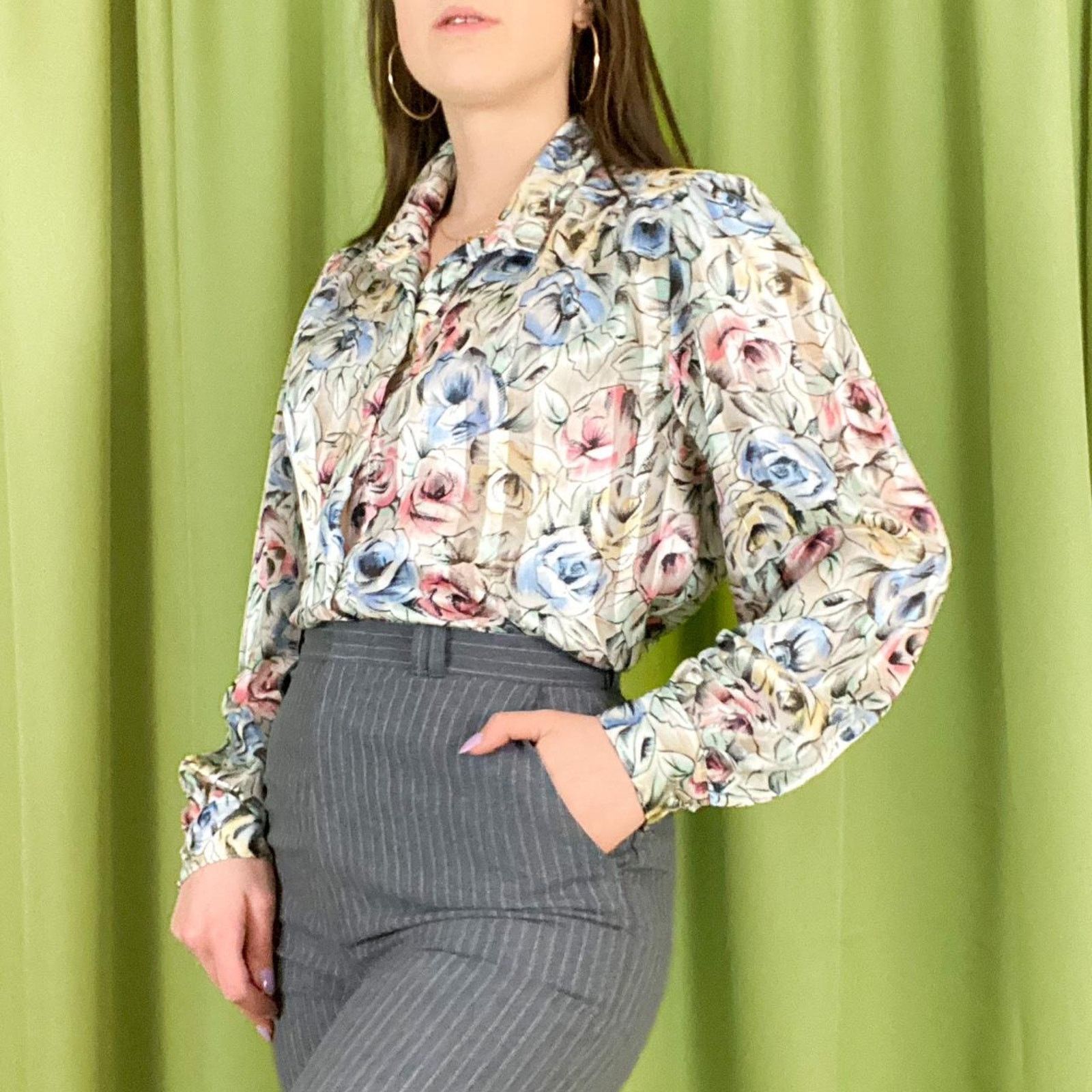 Vintage 80s Vintage Pastel Pink and Blue Floral Print Satin Blouse Size M / US 6-8 / IT 42-44 - 4 Thumbnail