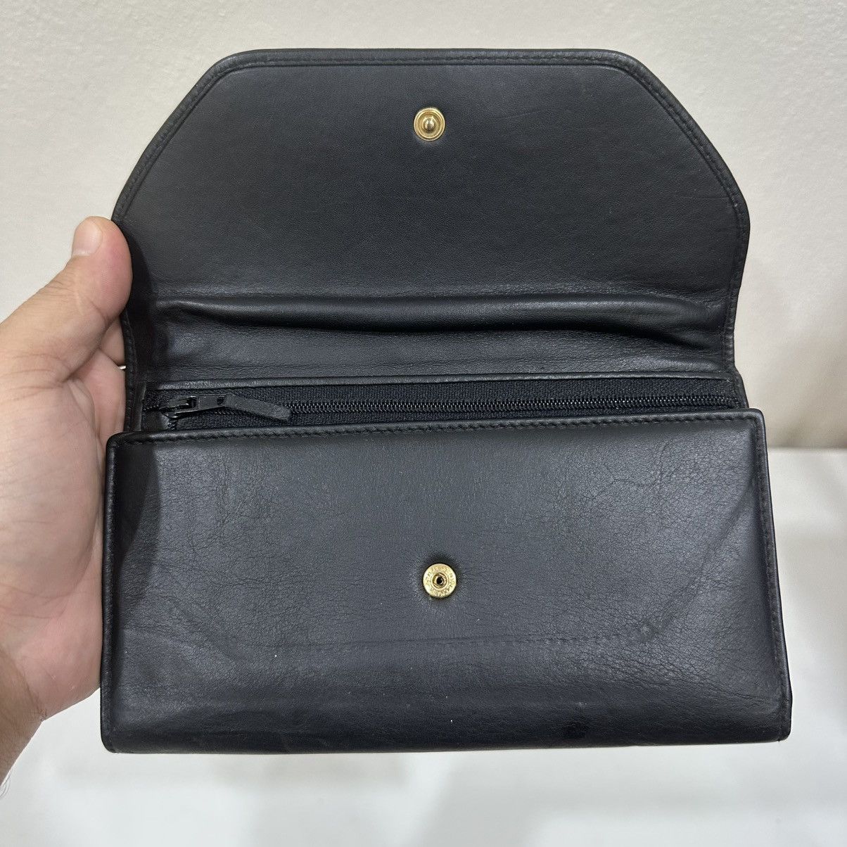 Chanel ‼️YES‼️VINTAGE CHANEL BLACK LEATHER WALLET WITH CC STITCH MARK Size ONE SIZE - 6 Thumbnail