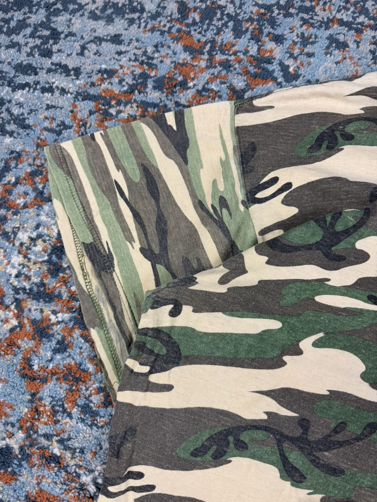 Vintage Vintage 90s camo army military distressed boxy tee kanye Size US L / EU 52-54 / 3 - 7 Thumbnail