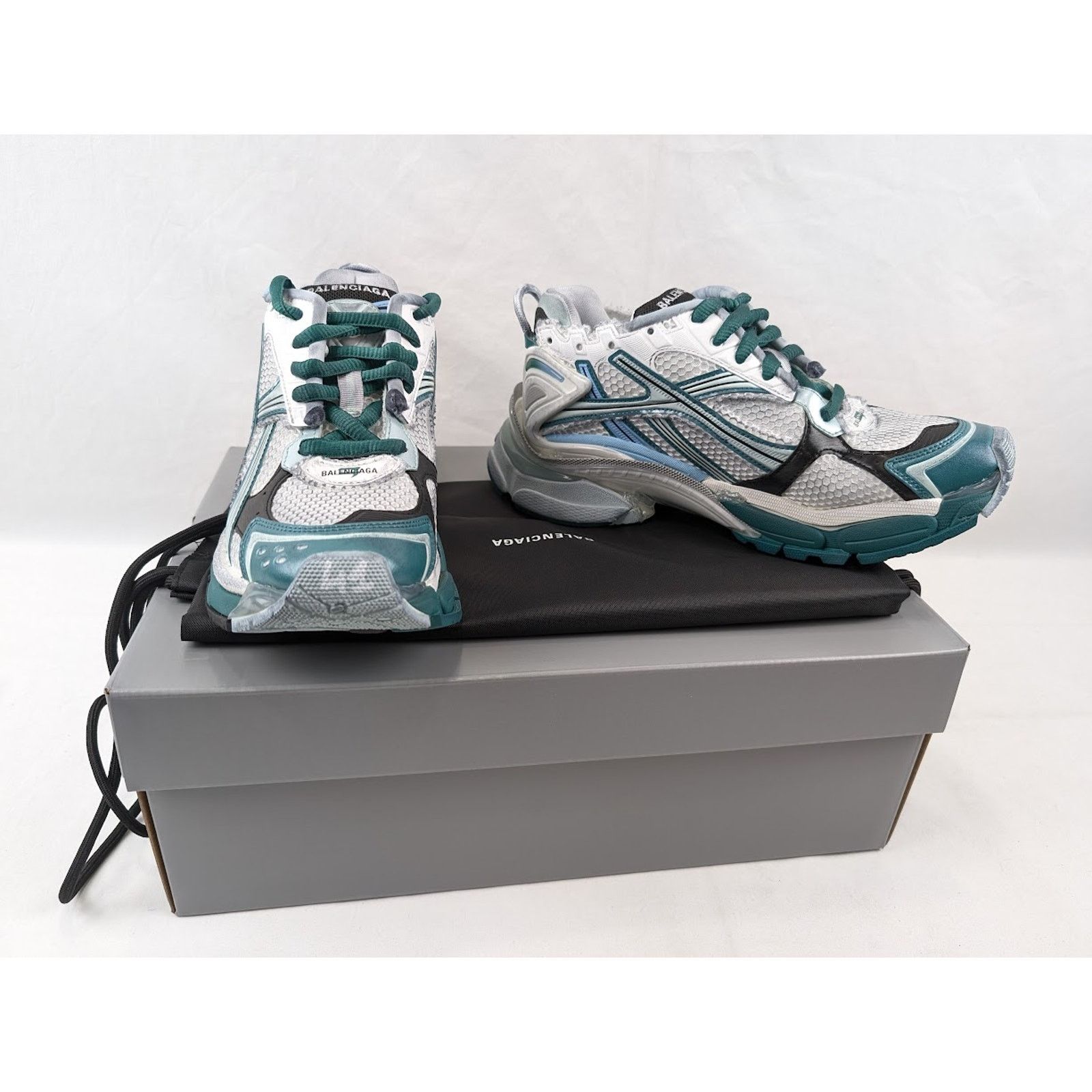 Balenciaga o1rshd1 Runners Gradient Mesh Rubber in White/Green/Blue Size US 8 / EU 41 - 18 Thumbnail
