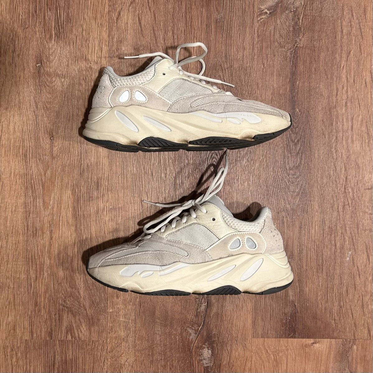 Yeezy Yeezy 700 V1 Analog Size US 8.5 / EU 41-42 - 3 Thumbnail