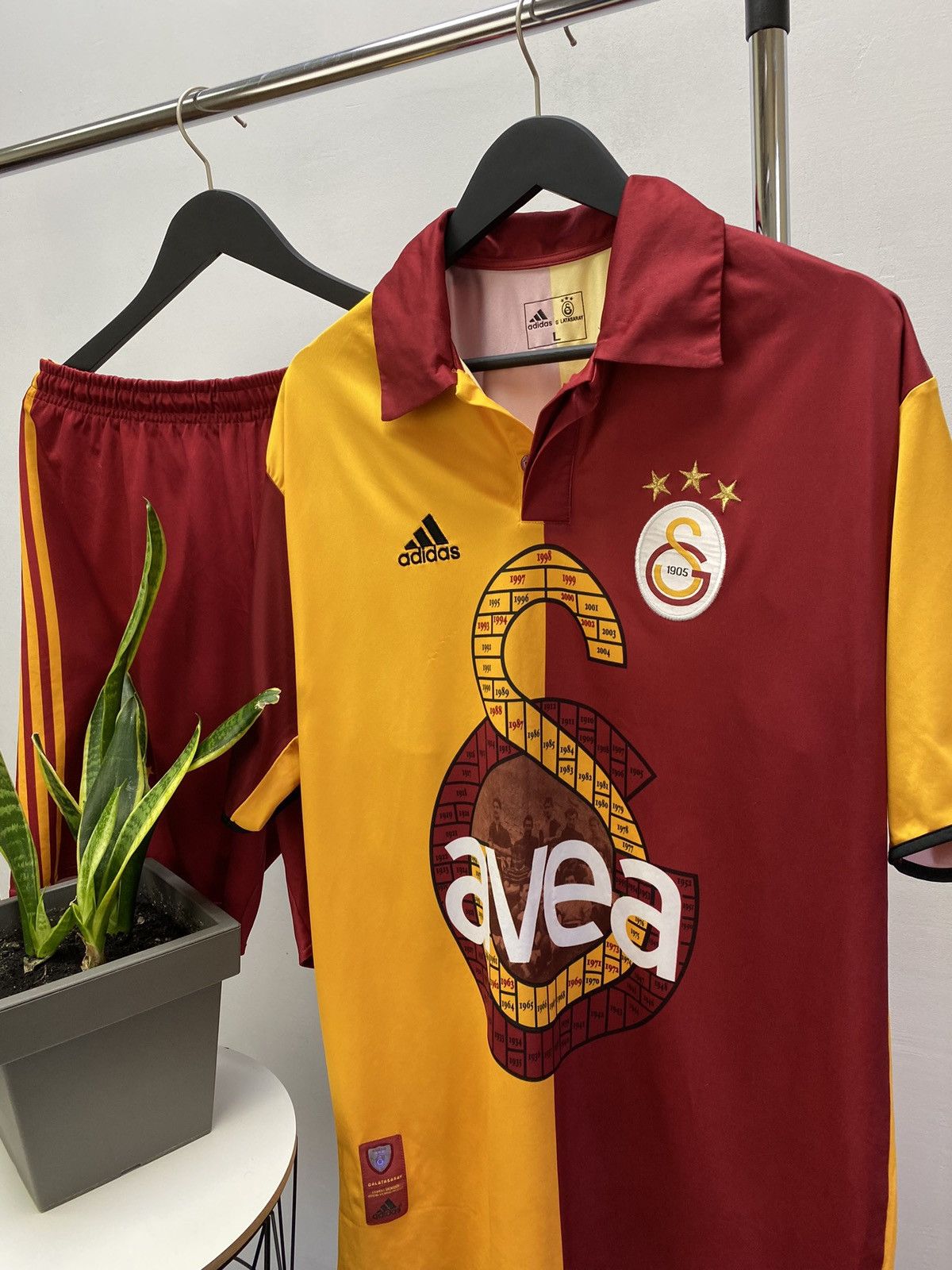 Vintage Adidas Galatasaray 2004 2005 Home Soccer Jersey/Shorts Set Size US L / EU 52-54 / 3 - 2 Thumbnail