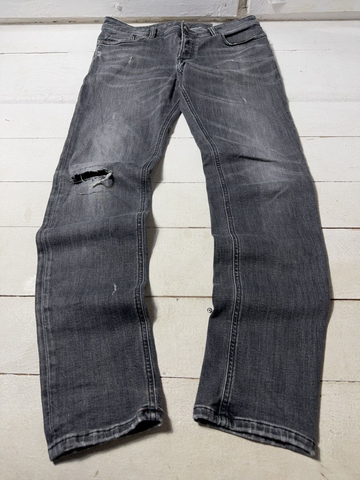 Diesel Luxury 00s Diesel Sleenker Grey Wash Skinny Jeans Knee Rip Size US 33 - 1 Thumbnail