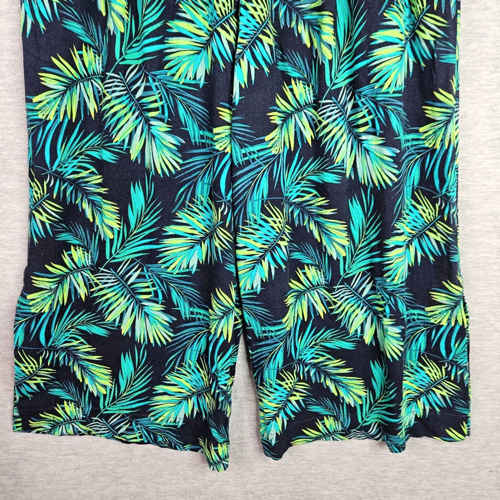 Soft Surroundings Soft Surroundings Pants Women Adult Regular Size M Green Floral Linen Rayon Front Flat Button New Size 32" / US 10 / IT 46 - 3 Thumbnail