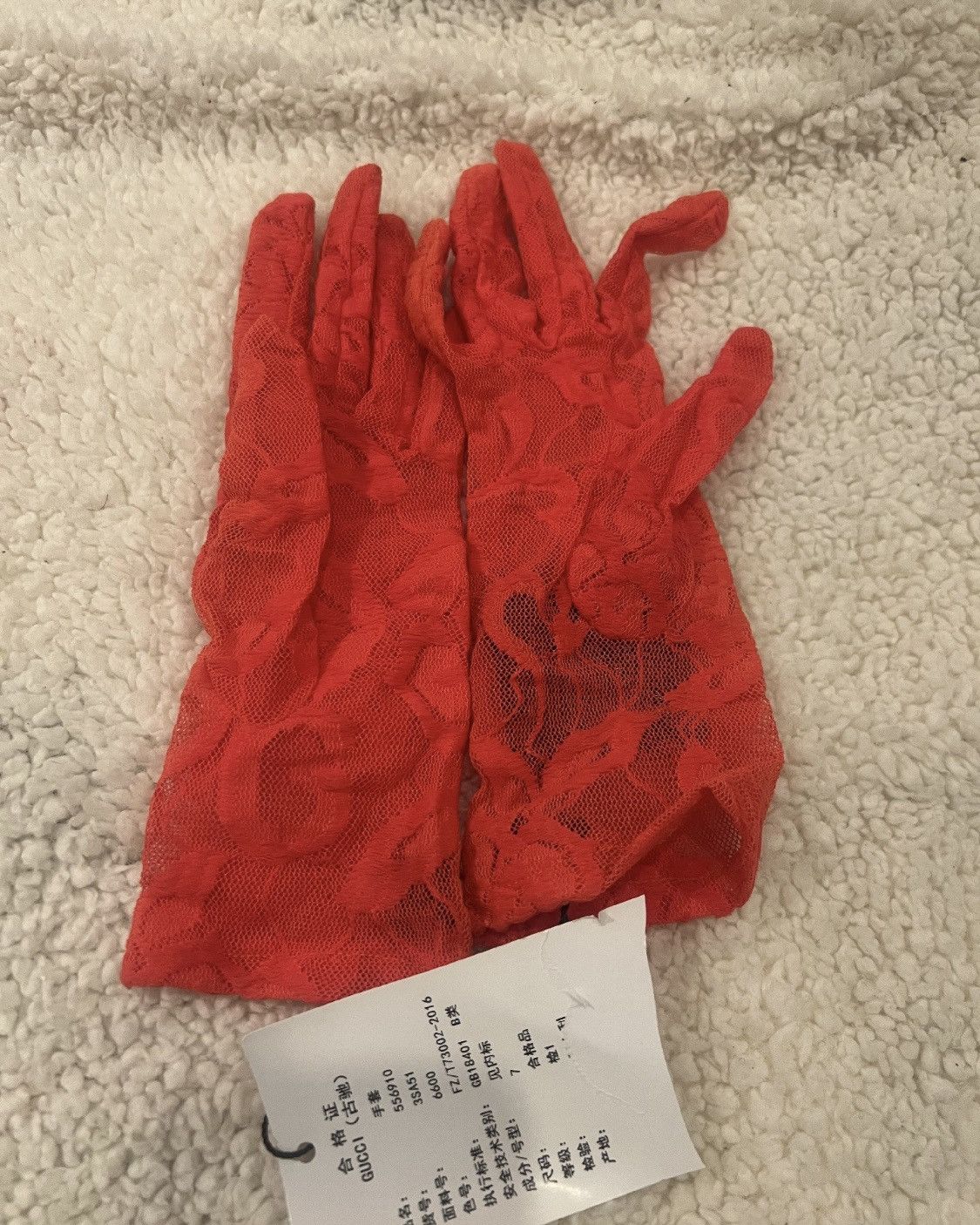 image of Gucci Runway Lace Gloves Short in Red, Women's
