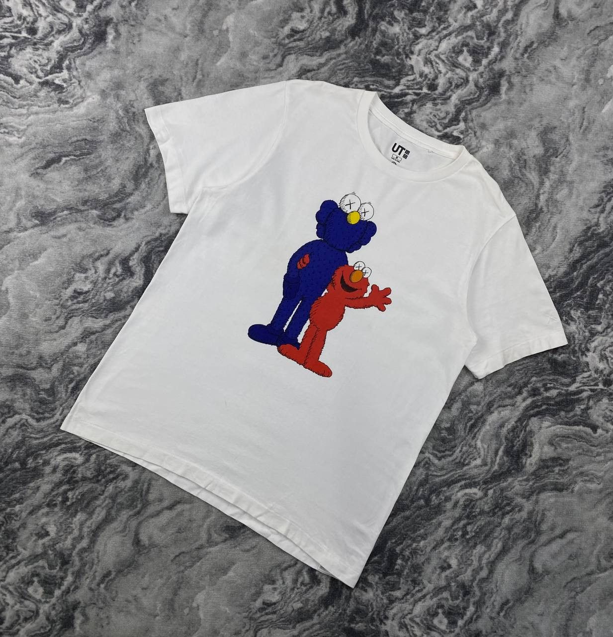 Kaws Kaws x Uniqlo x Sesame Street BFF Elmo T Shirt Men Size M Size US M / EU 48-50 / 2 - 1 Thumbnail