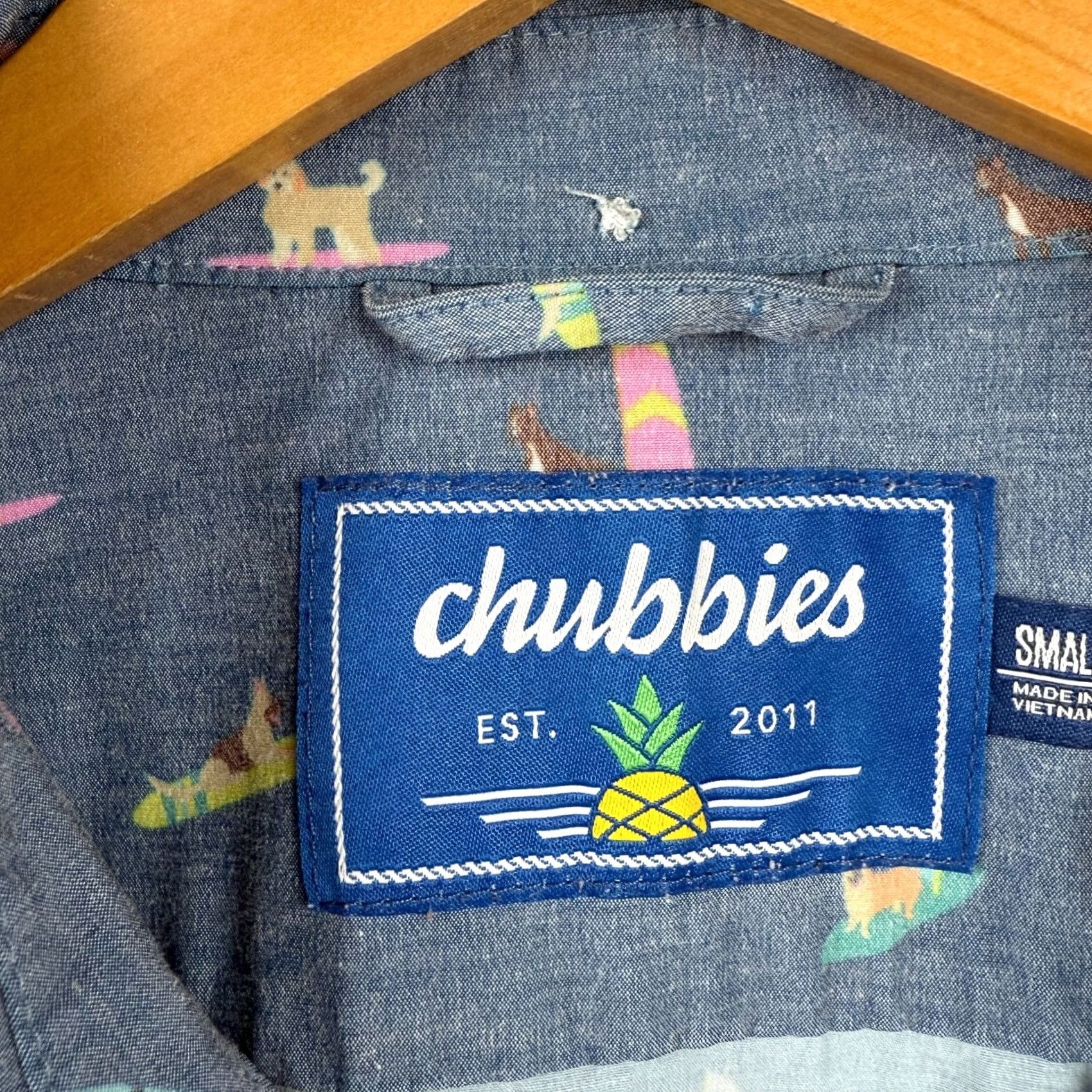 Chubbies Chubbies Shirt Mens S Blue Dog Surf Short Sleeve Button Up Summer Preppy Shirt Size US S / EU 44-46 / 1 - 6 Thumbnail