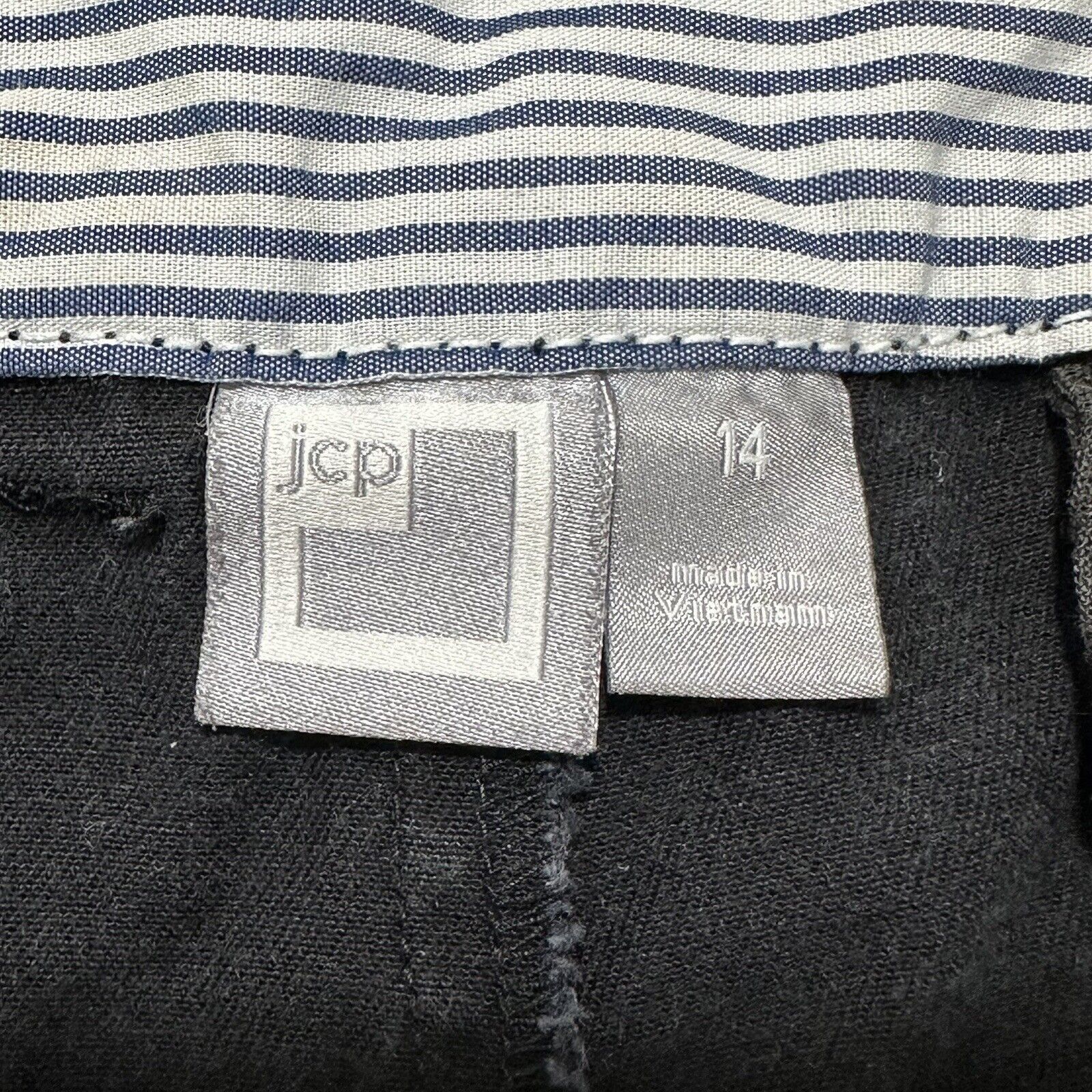 JCPenney JCPenney 14 3" Inseam Chino Shorts Black Mid Rise JCP Size 36" / US 14 / IT 50 - 2 Thumbnail
