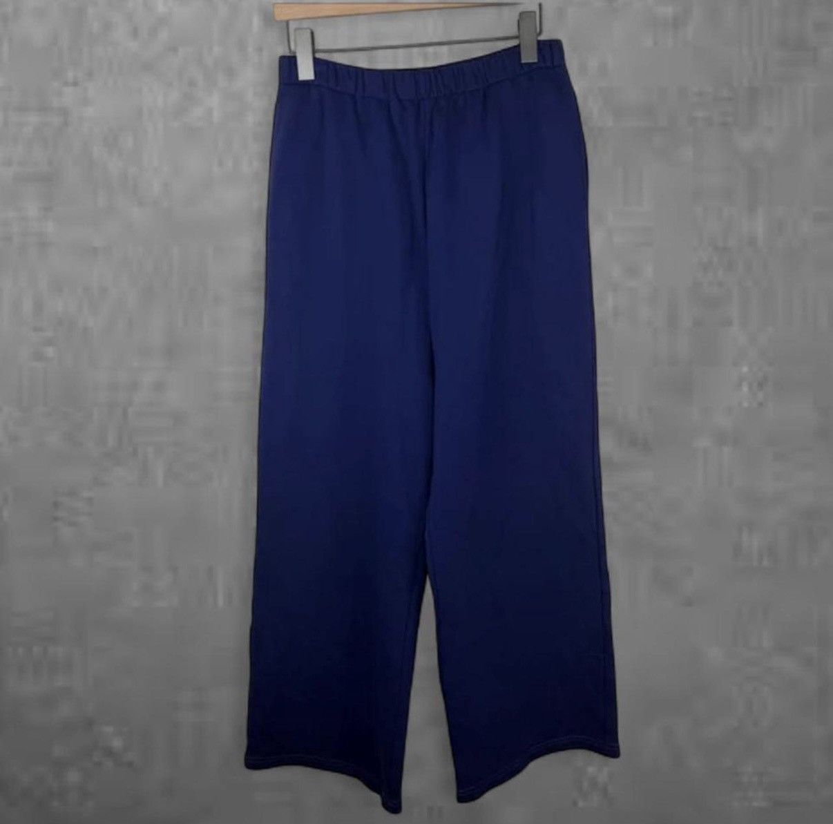 Balenciaga BALENCIAGA NAVY BAGGY SWEATPANTS Size US 28 / EU 44 - 1 Thumbnail