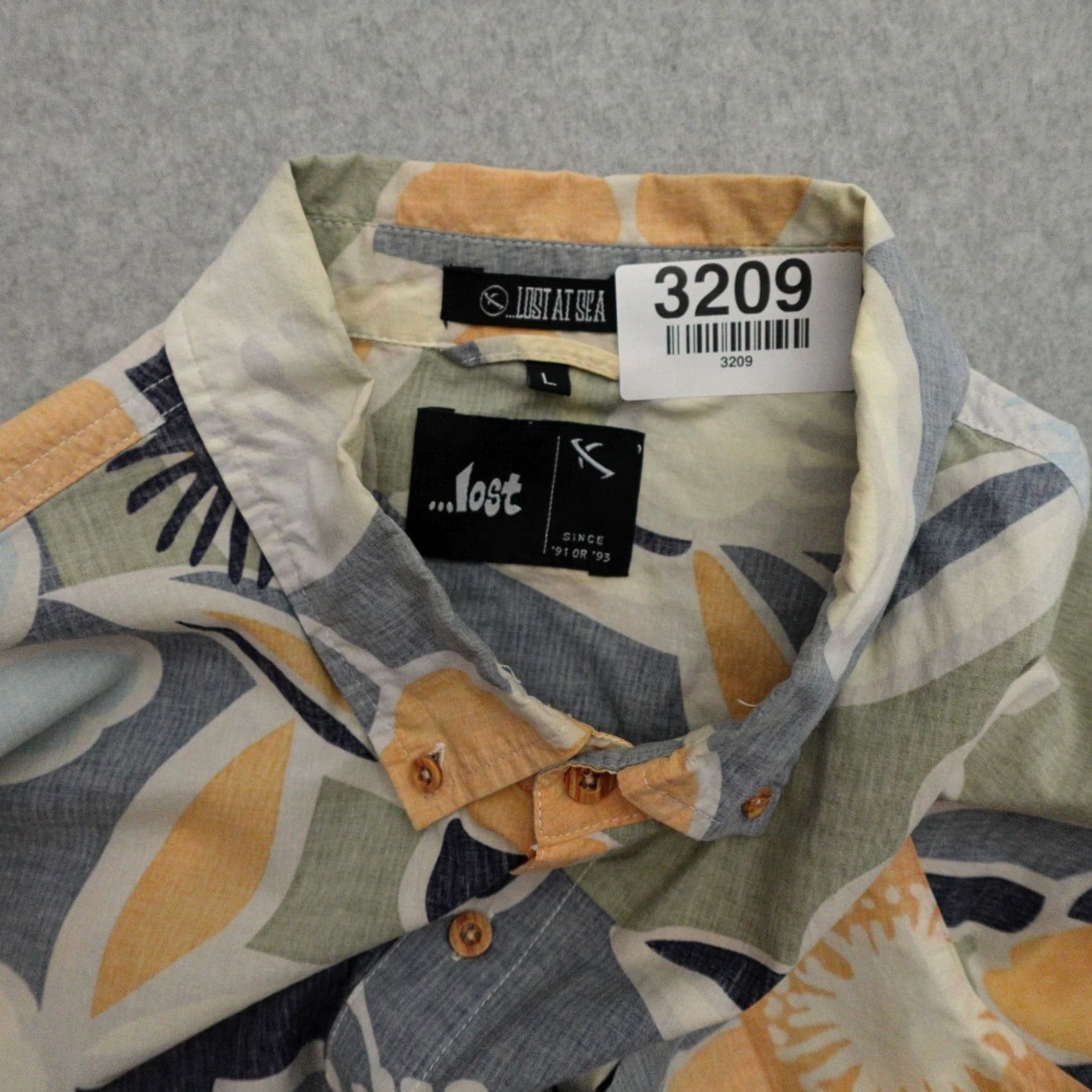 Vintage Lost Plaid Button up Shirt Mens Large w/ Pockets Surf Skate 30x23 Size US L / EU 52-54 / 3 - 4 Thumbnail