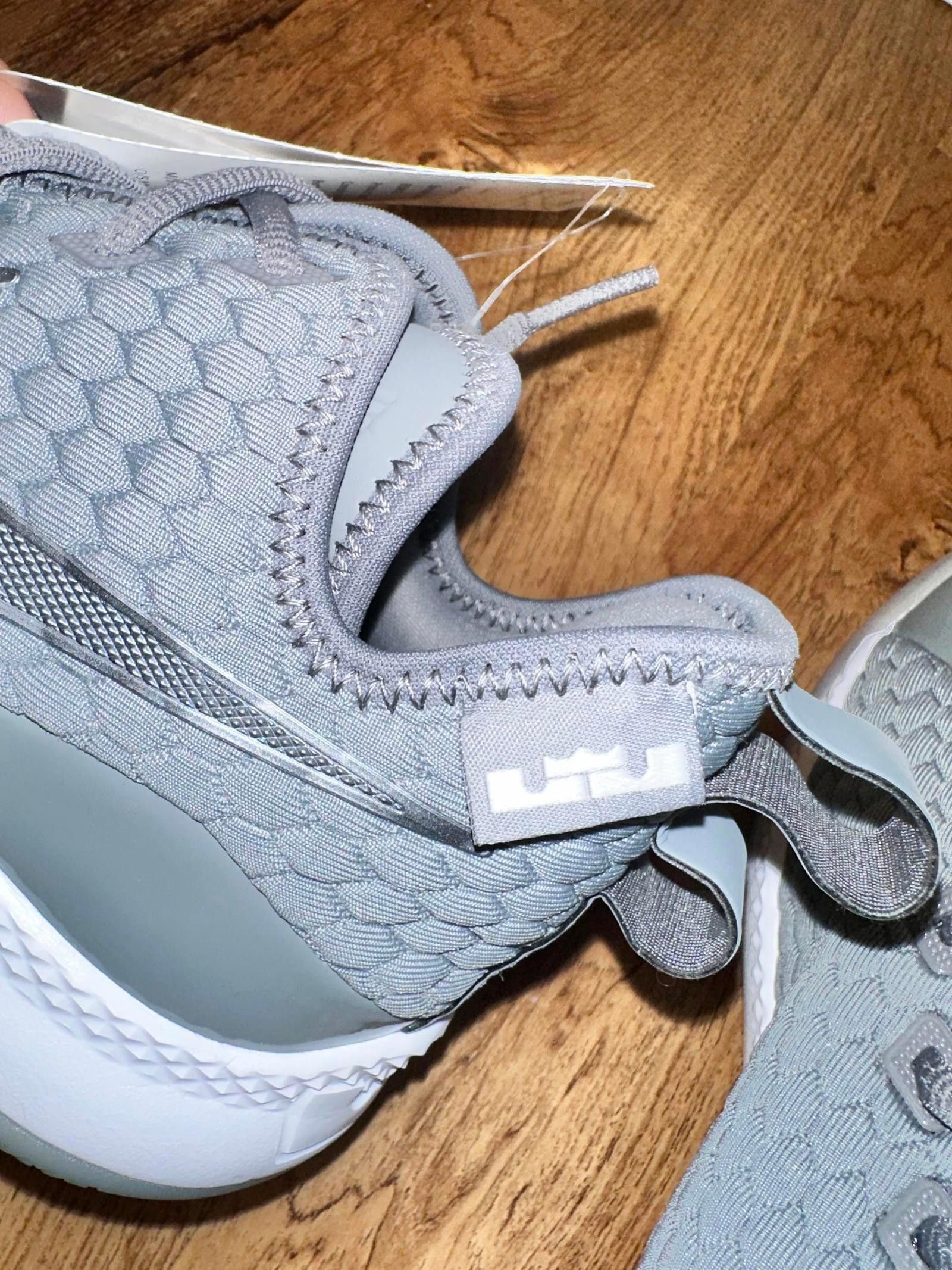 Nike Lebron Witness 3 Cool Grey Sample Size US 9 / EU 42 - 9 Thumbnail