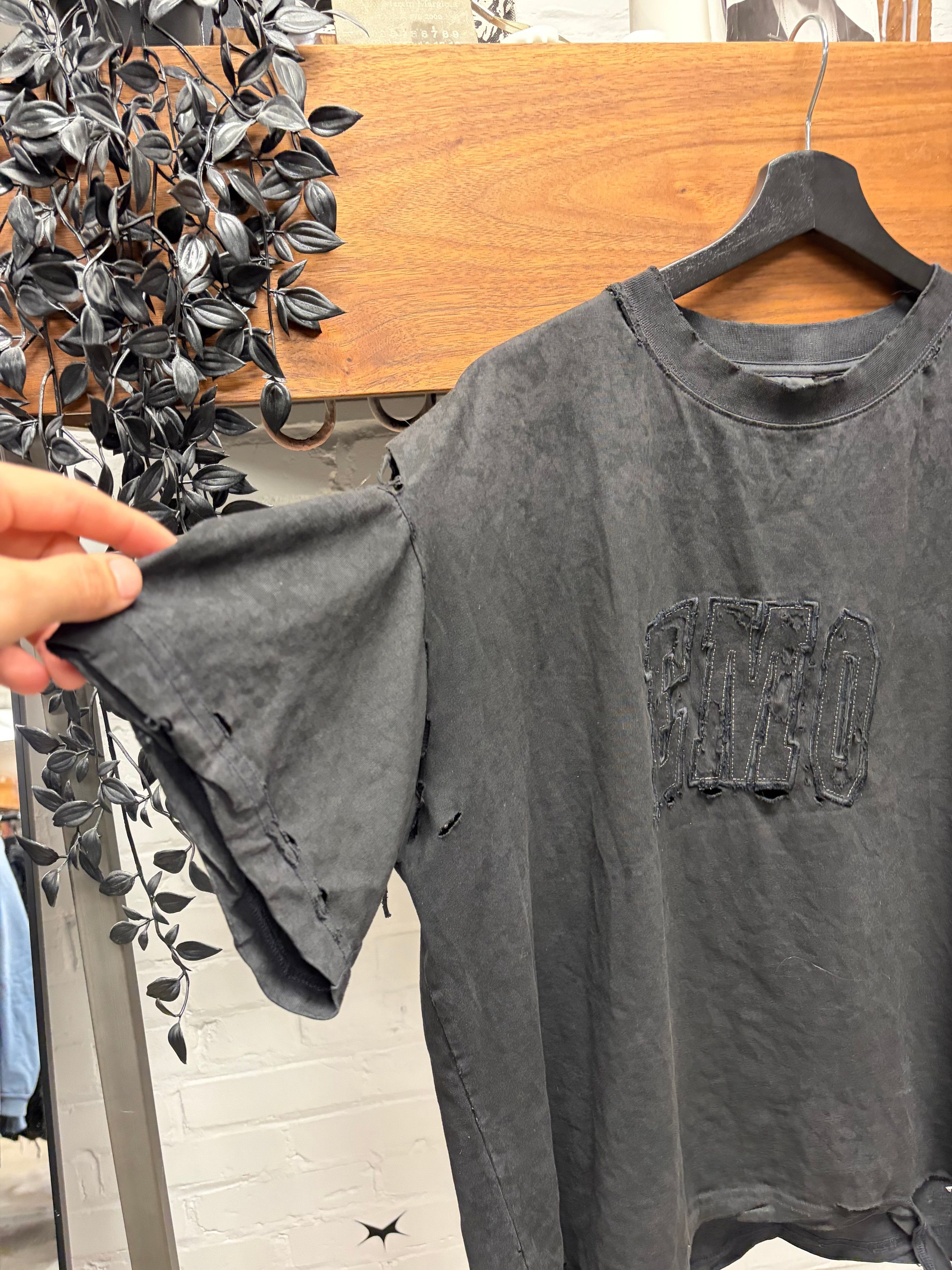 Balenciaga AW2025 Balenciaga ‘Emo Team’ Distressed Black Logo T-Shirt Size US M / EU 48-50 / 2 - 2 Thumbnail
