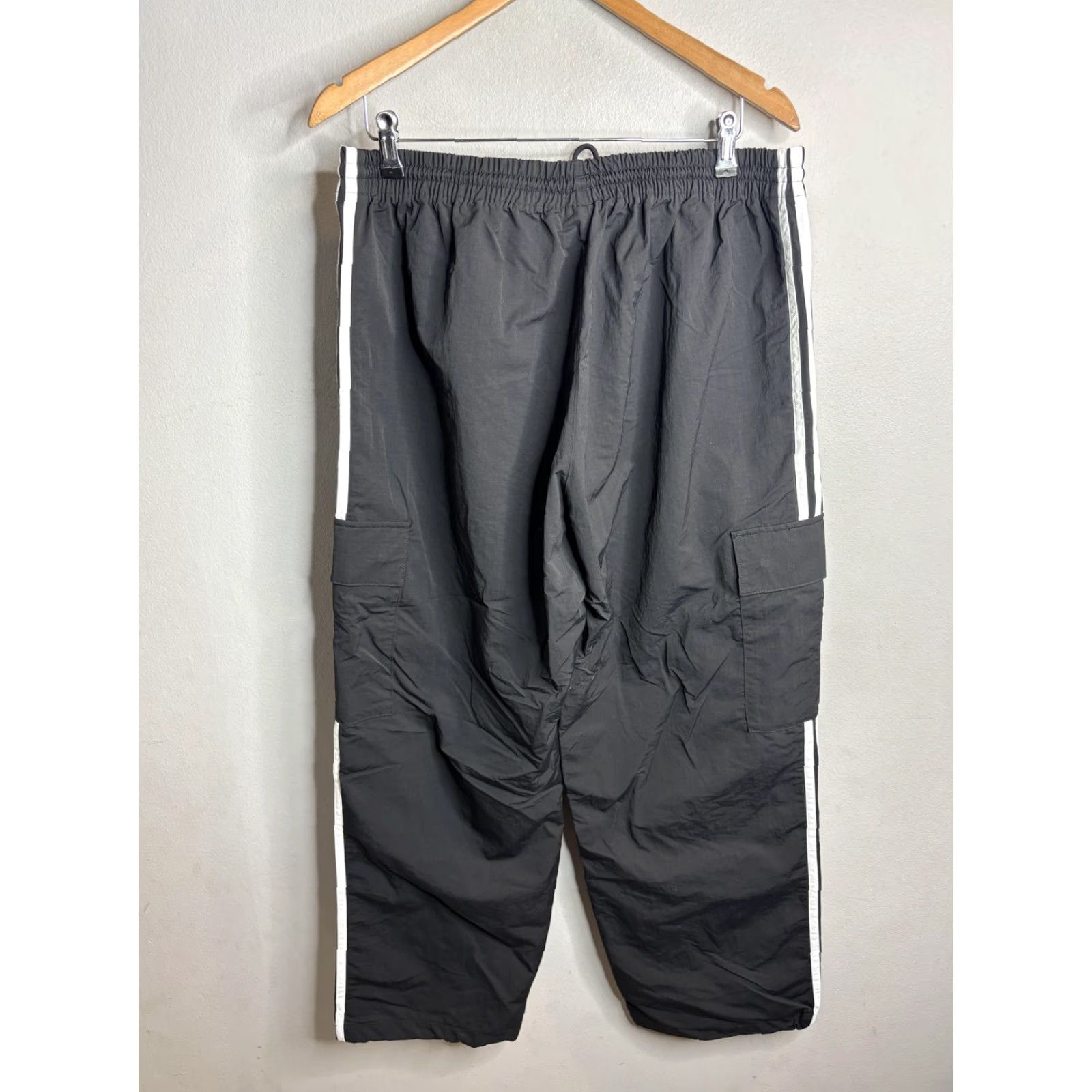 Adidas Adidas Originals Track Pants Mens XL Black Cargo Side Stripe Elastic Waist Size US 36 / EU 52 - 4 Thumbnail