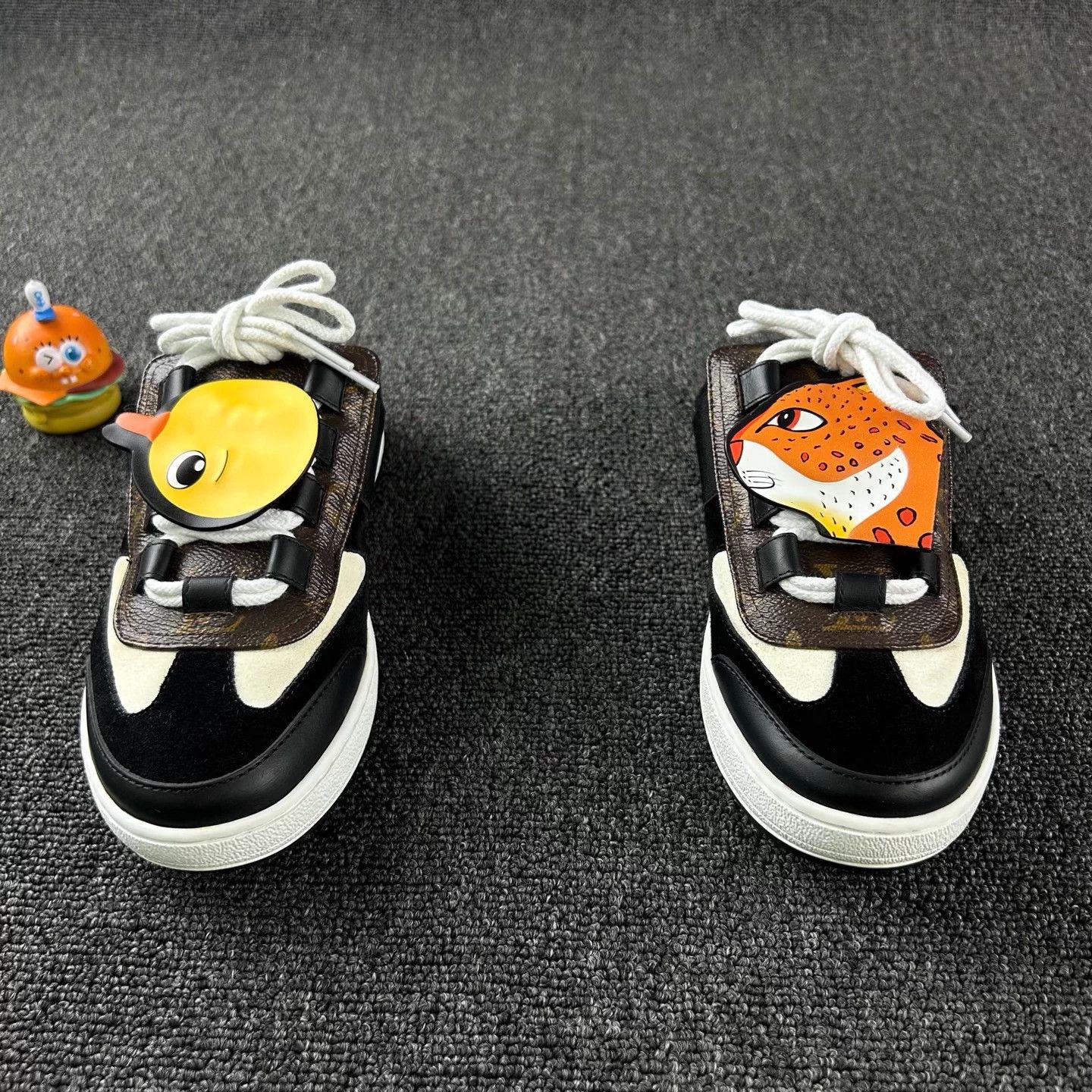 Louis Vuitton Louis Vuitton Runway Animal Collab slides size 37 Size US 6 / IT 36 - 2 Thumbnail