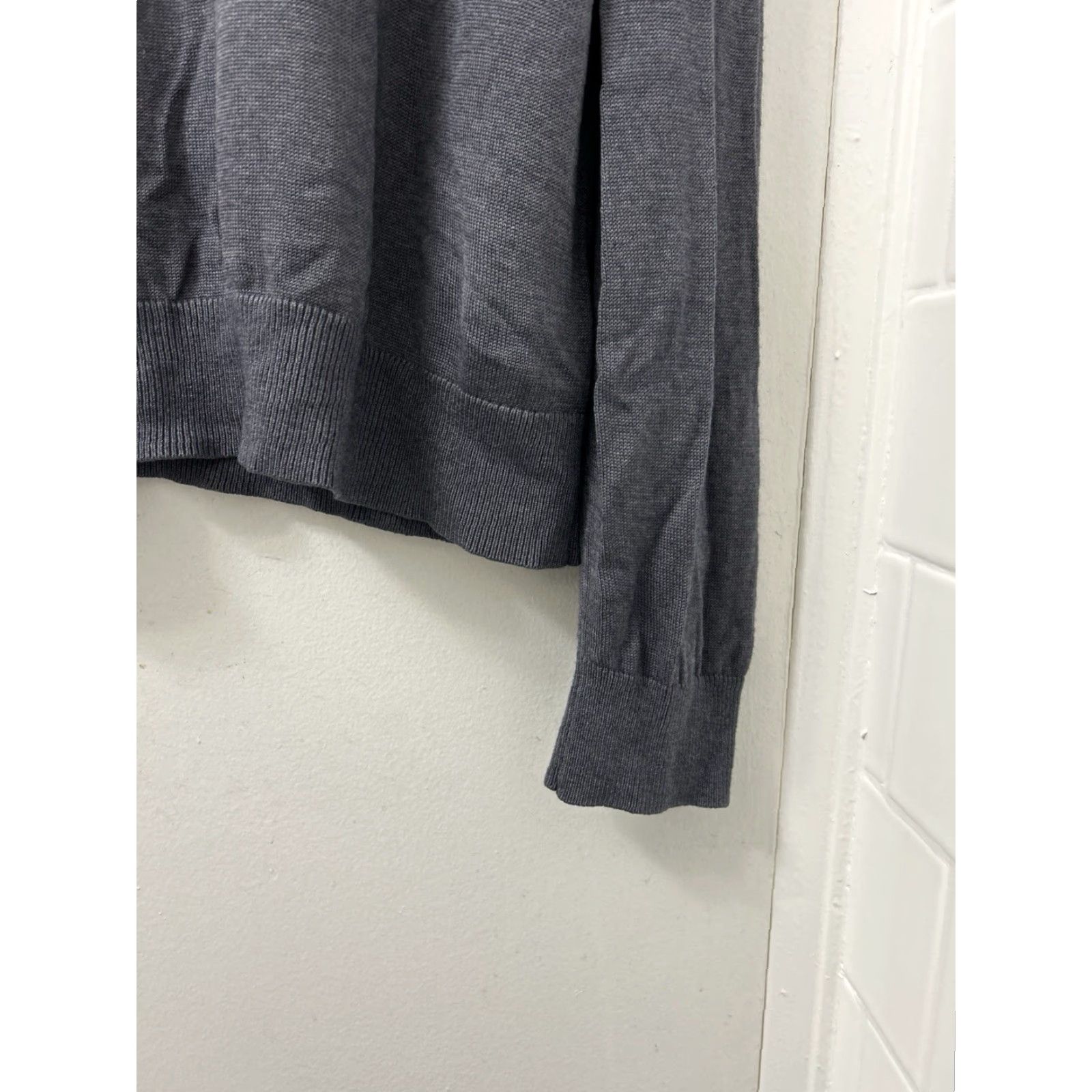 Banana Republic Banana Republic Sweater Mens Sz M Gray Silk Cashmere V Neck Pullover Sweatshirt Shirt Sweatshirt Size US M / EU 48-50 / 2 - 6 Thumbnail