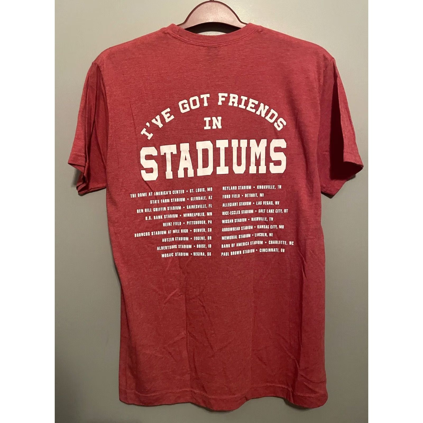 Brooks Garth Brooks Shirt Mens Size Large Red Stadium Tour Concert (C182) - Sizing Size US L / EU 52-54 / 3 - 5 Thumbnail