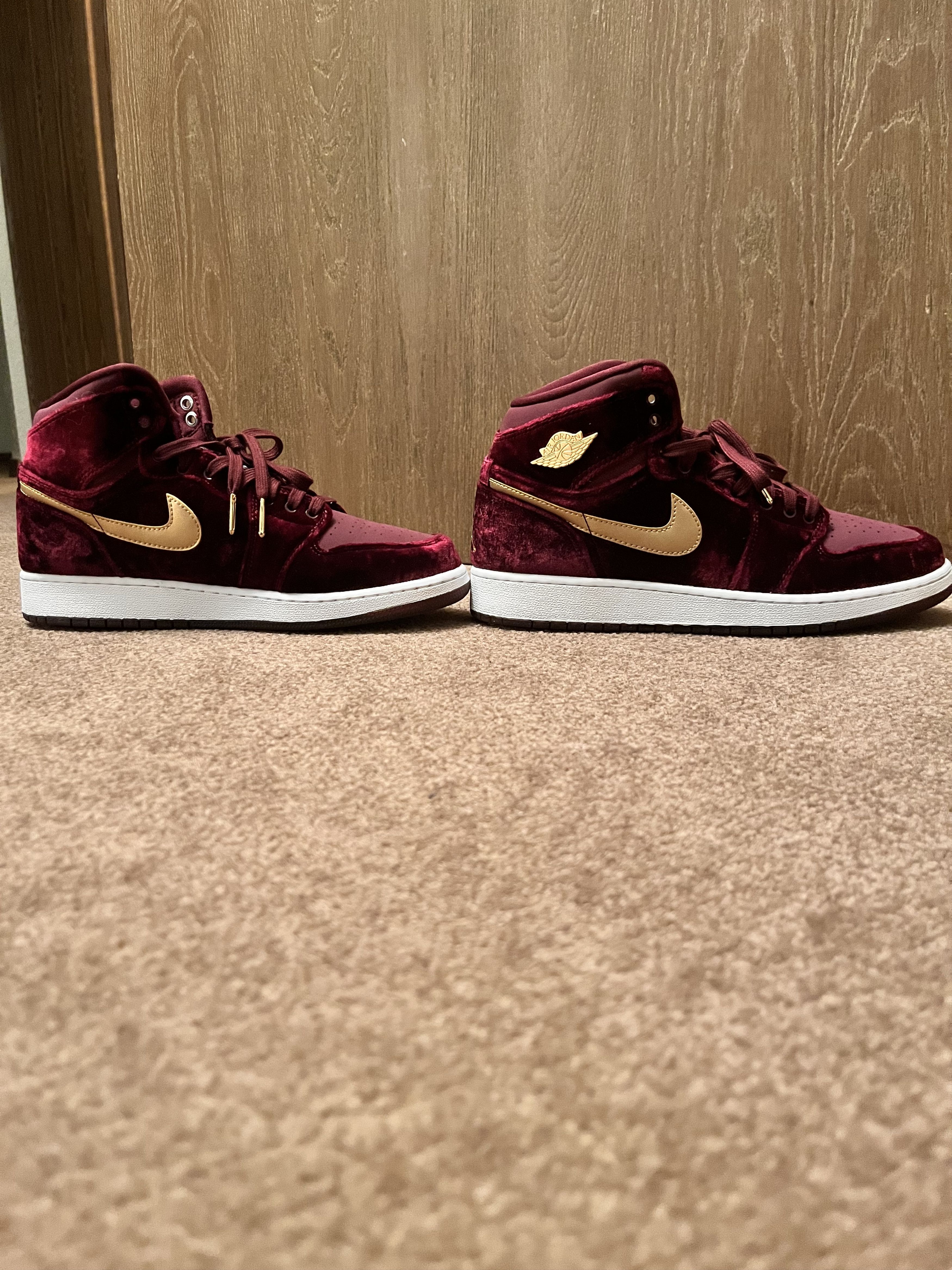 Nike Jordan 1 Retro Heiress Night Maroon Size US 9 / EU 42 - 5 Thumbnail