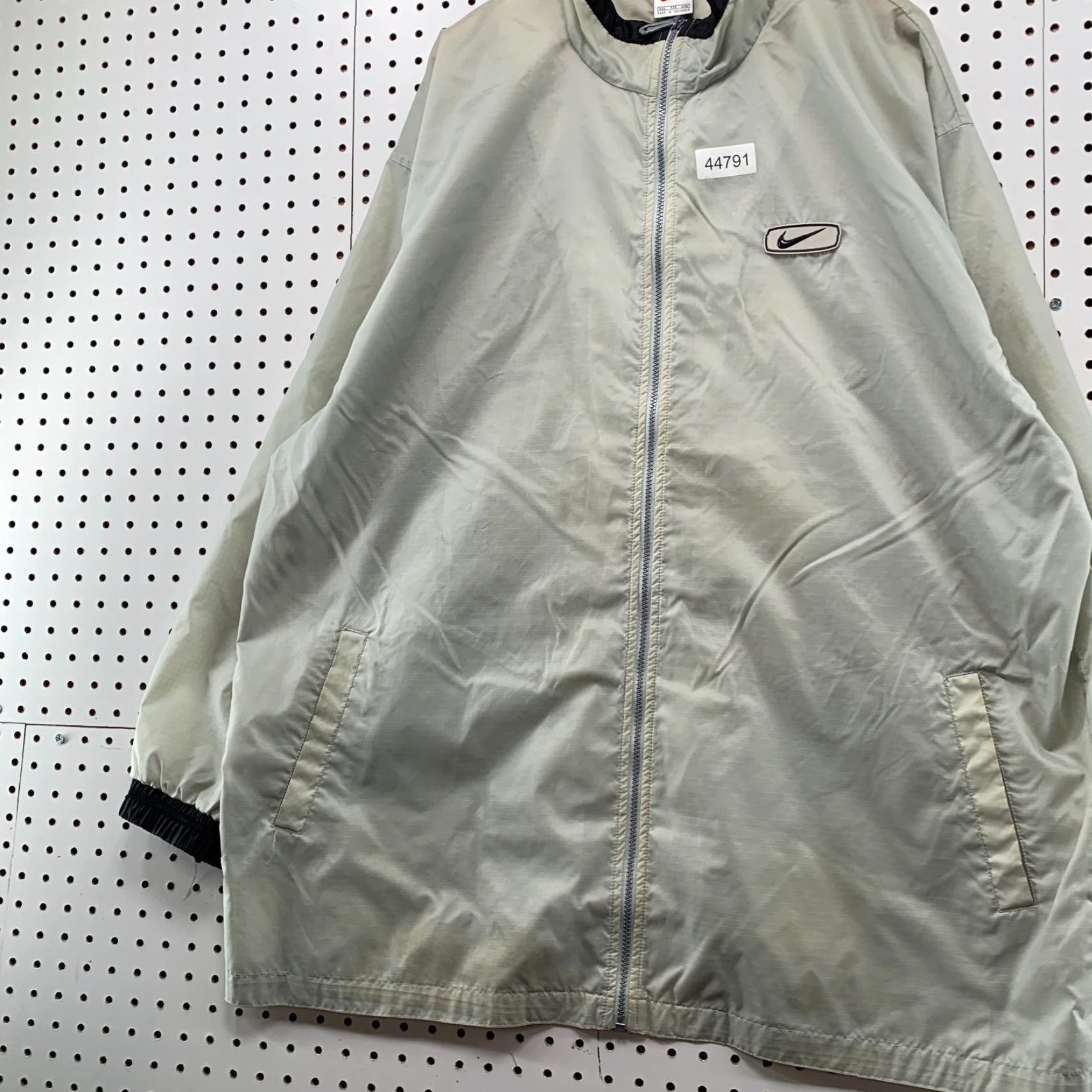 Nike VINTAGE Nike Windbreaker Jacket Mens 2XL Gray Lightweight Oversize Jacket Mens 2XL Gray Nike Windbreaker 90s Theme Mens Size US XXL / EU 58 / 5 - 3 Thumbnail