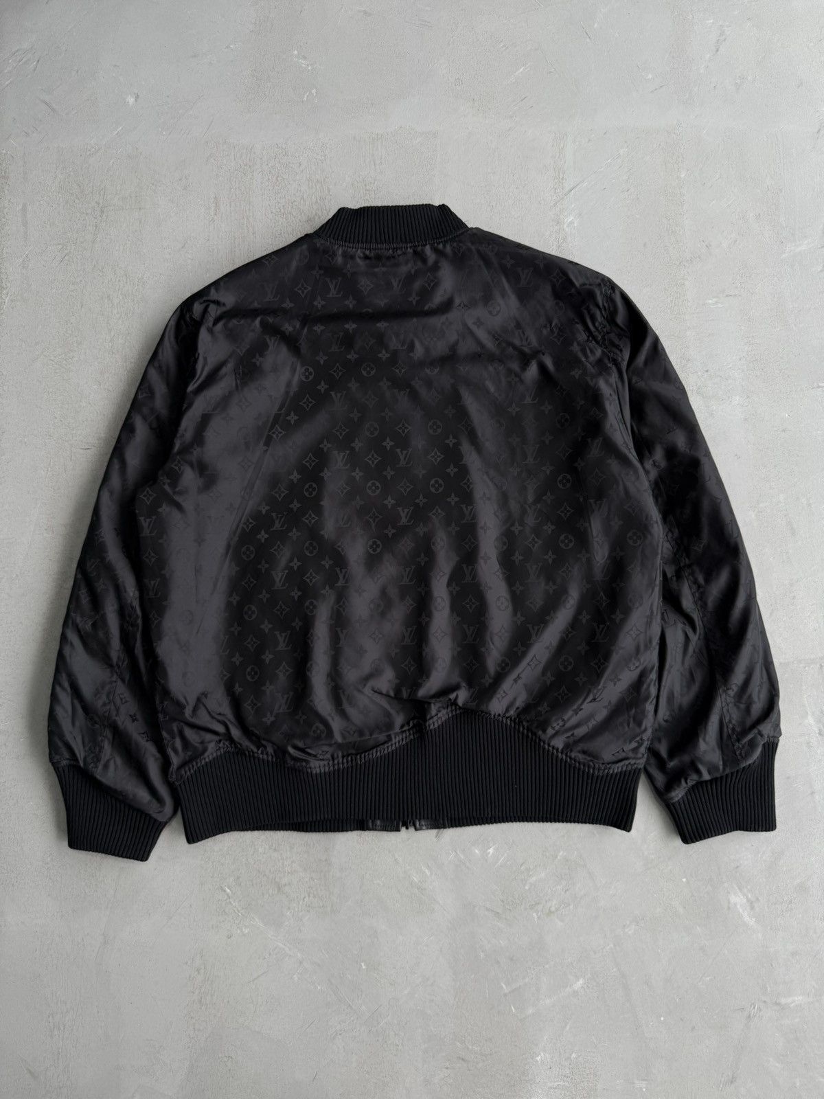 Louis Vuitton Louis Vuitton - FW2022 Leather/Mono Reversible Bomber Jacket Size US L / EU 52-54 / 3 - 4 Thumbnail
