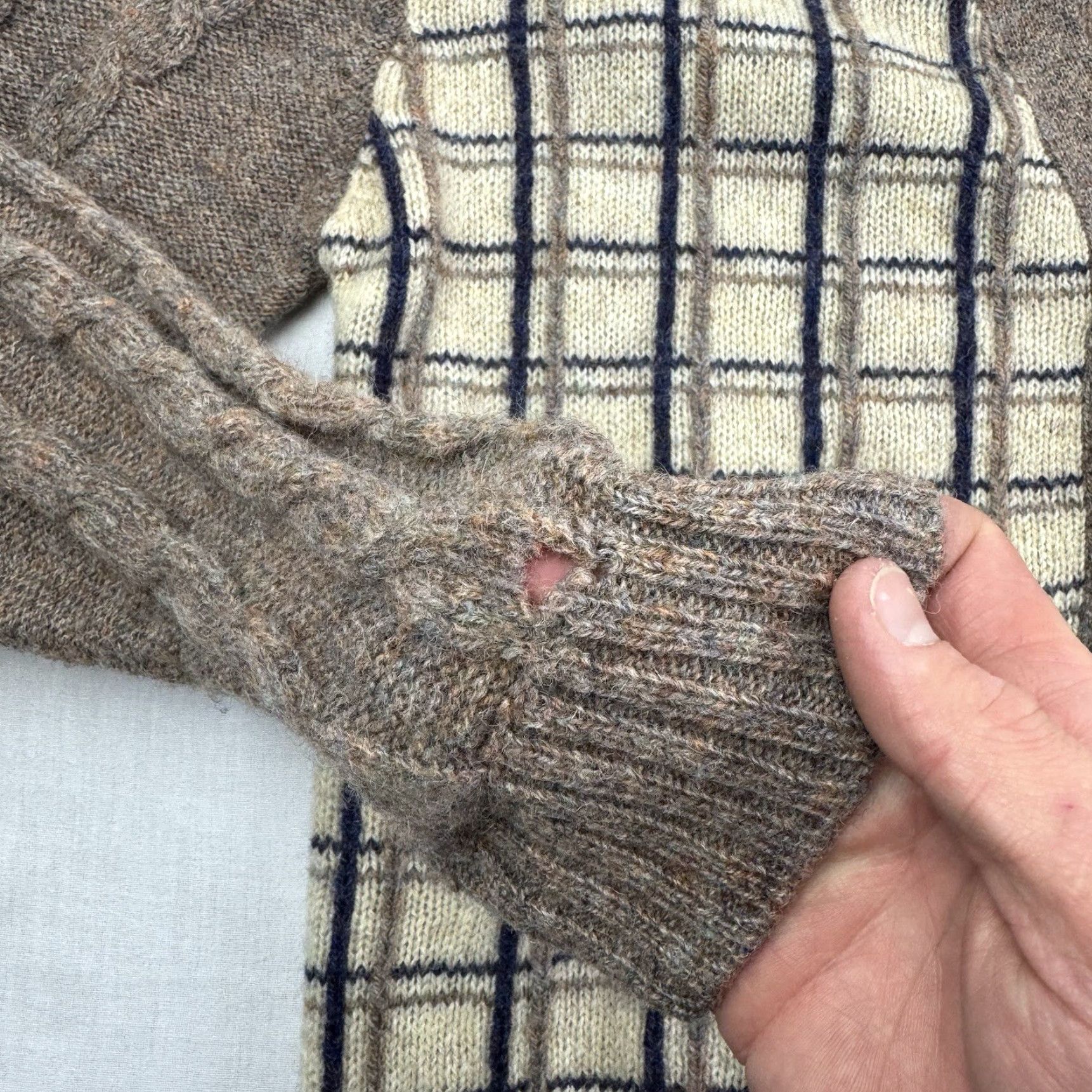 Vintage VINTAGE Alan Flusser Cardigan Sweater Mens Large Brown Plaid Wool 80s 90s Size US L / EU 52-54 / 3 - 3 Thumbnail