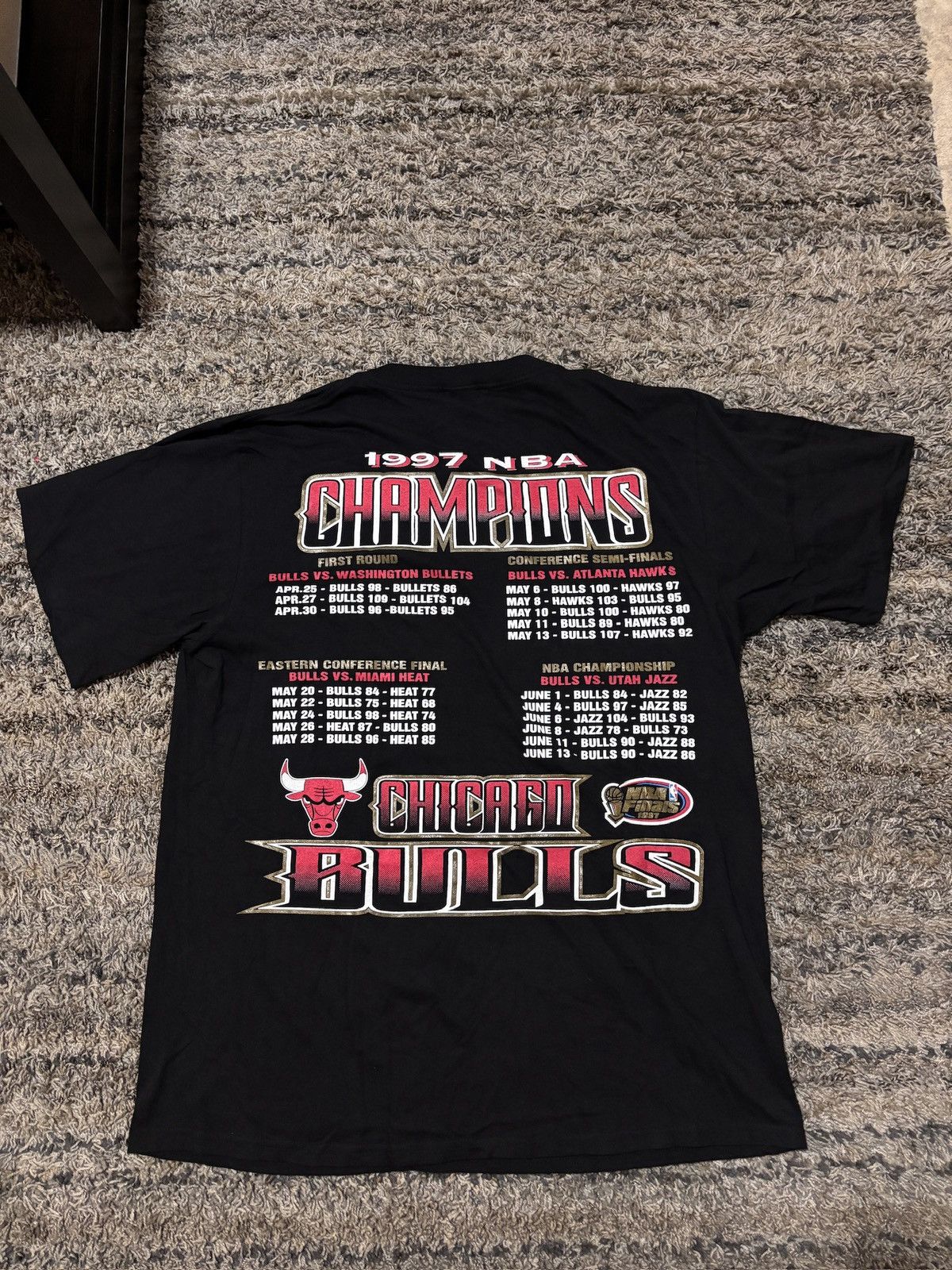 Vintage Vintage 1997 bulls championship tee Size US XXL / EU 58 / 5 - 6 Thumbnail