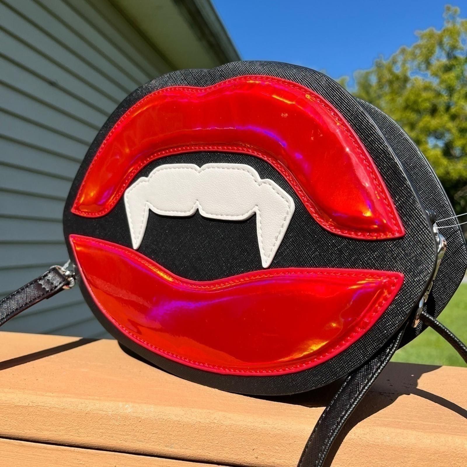 Mad Engine Mad Engine Vampire Lip Fang Glampire Crossbody Bag NWT Size ONE SIZE - 2 Thumbnail