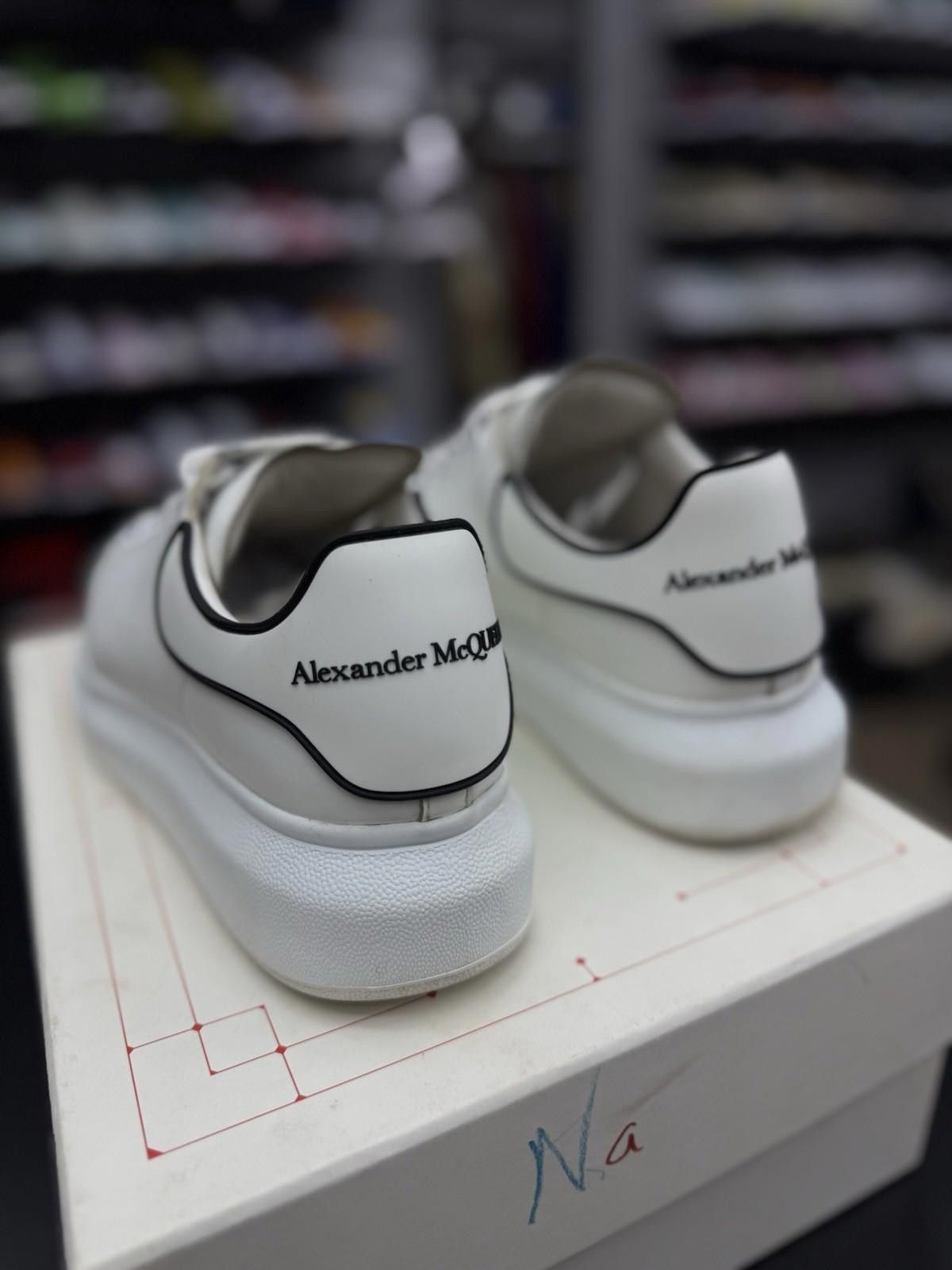Alexander McQueen Alexander McQueen Women's Oversized Sneakers 38.5EU/8.5US Size US 8.5 / IT 38.5 - 6 Thumbnail