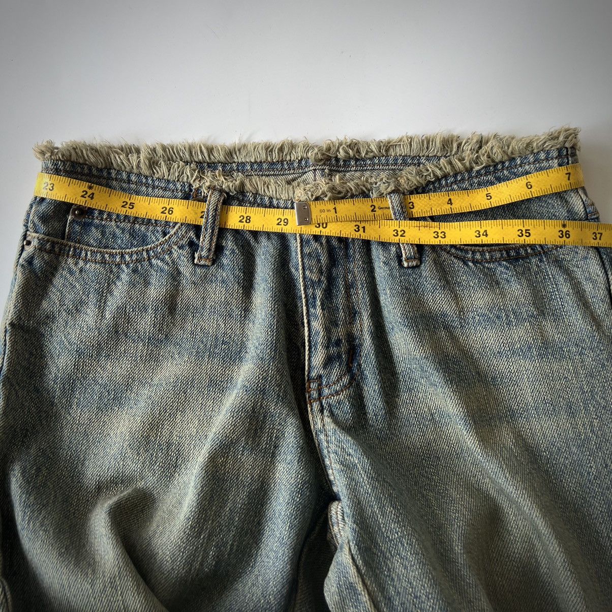 GOA GOA Low-Rise Frayed Hem Bell Bottom Jeans 2000s Size 29" - 10 Thumbnail