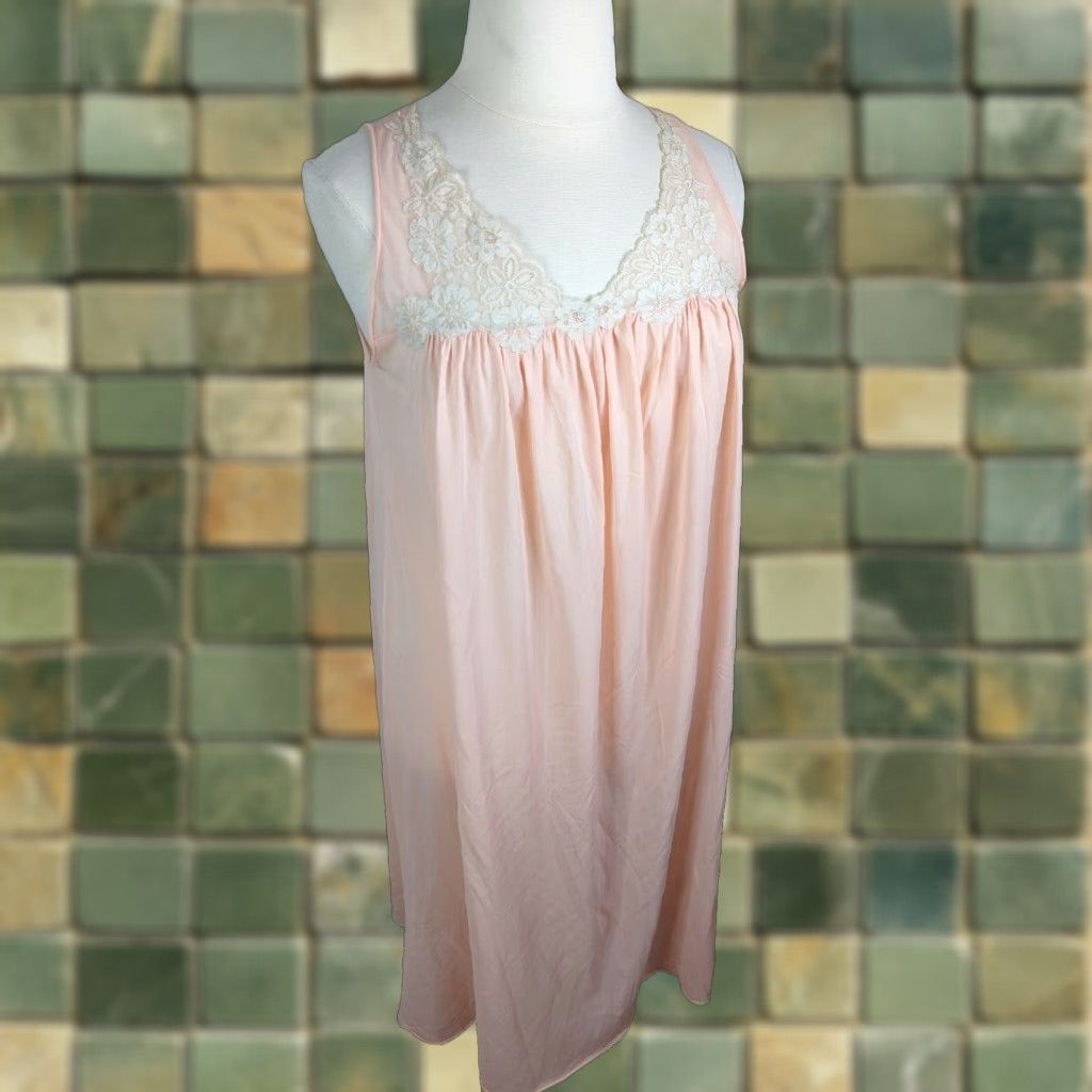 Vintage VINTAGE nightgown Lace Floral roses Peach Pink XL D1S Long Satin Nightgown Size ONE SIZE - 1 Thumbnail