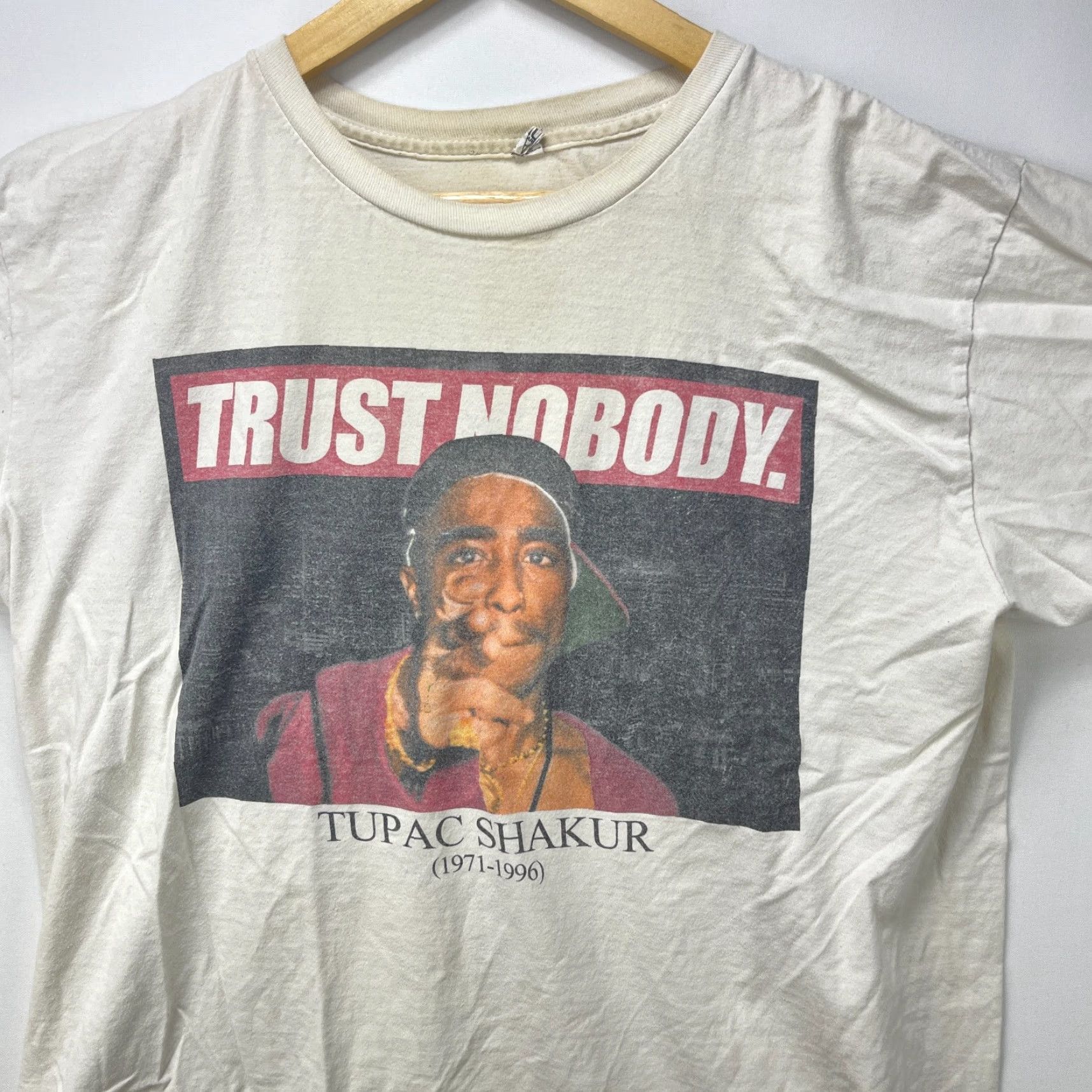 Vintage VINTAGE Tupac Shakur Trust Nobody T-Shirt L Mens White 90s 2000s Size US L / EU 52-54 / 3 - 2 Thumbnail