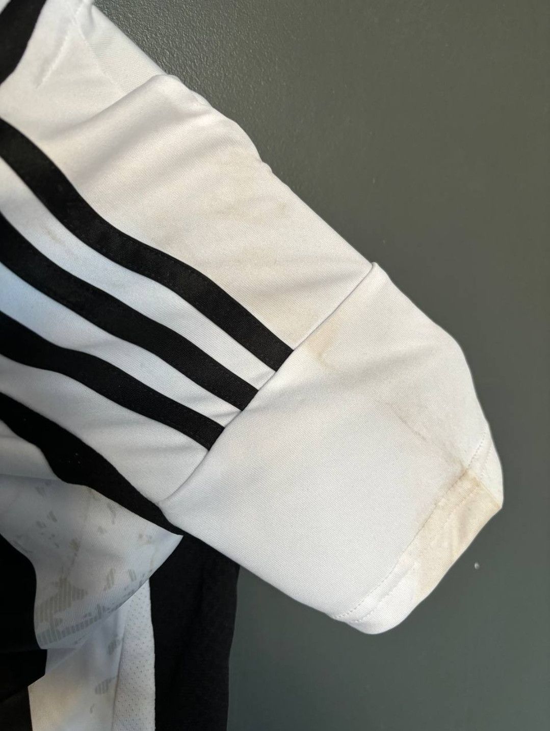 Adidas KIDS New Juventus 24/25 Home Football Jersey T-Shirt Size US XS / EU 42 / 0 - 6 Thumbnail