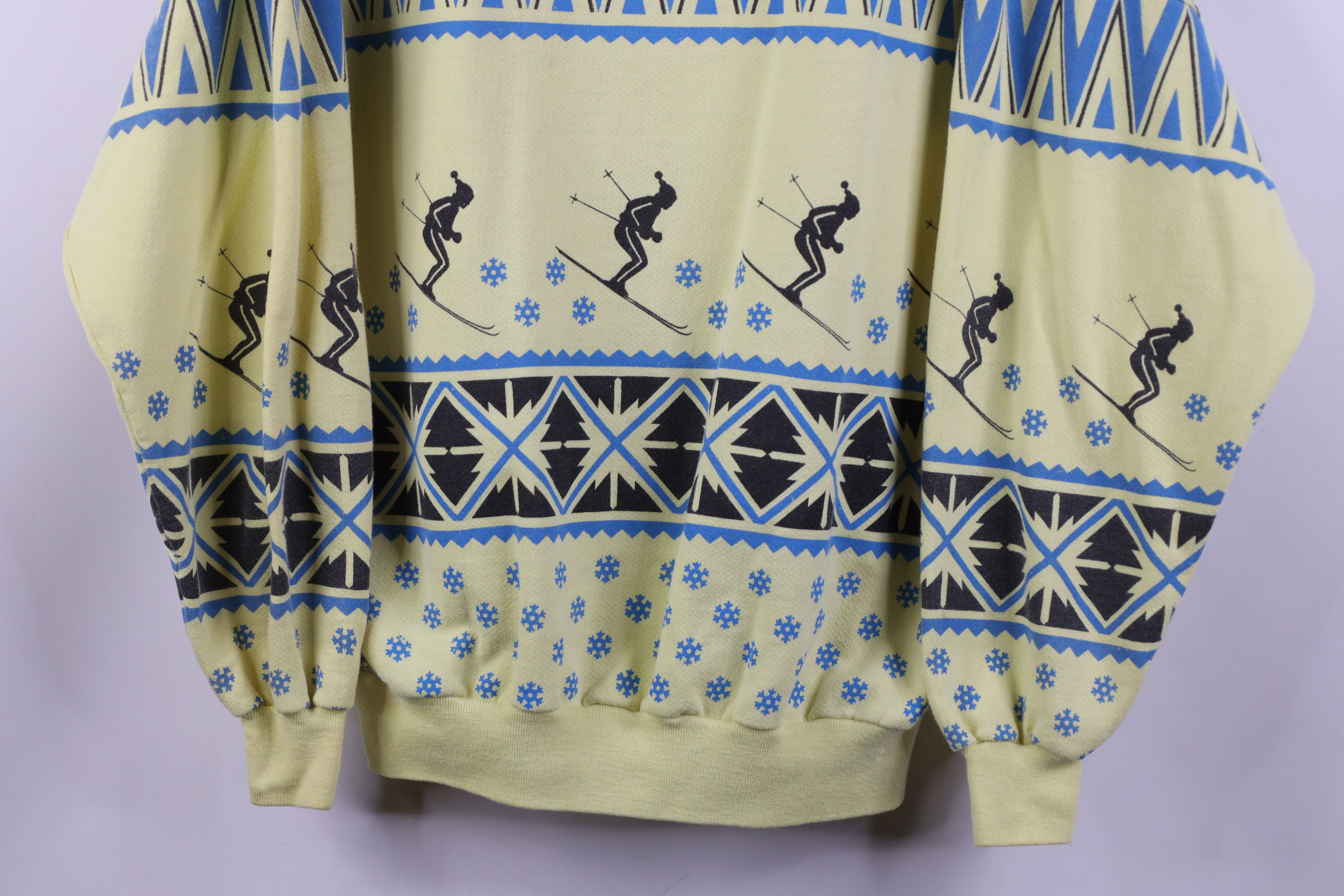 Vintage Vintage 80s Streetwear Skiing All Over Print Sweatshirt USA Size ONE SIZE - 3 Thumbnail