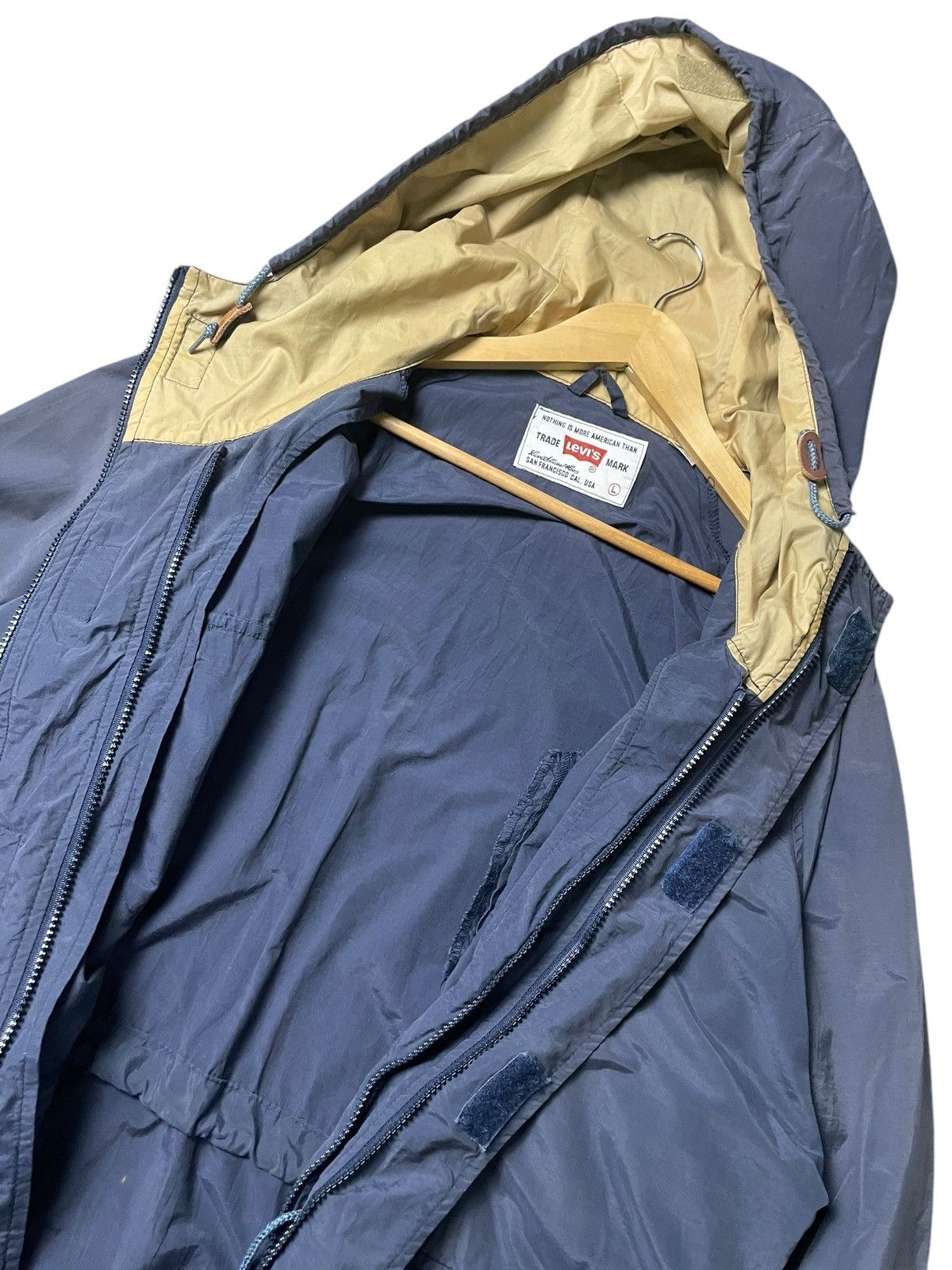 Japanese Brand × Levi's × Vintage Vintage LEVIS Multi pocket Hooded Windbreaker (95) Size US L / EU 52-54 / 3 - 6 Thumbnail
