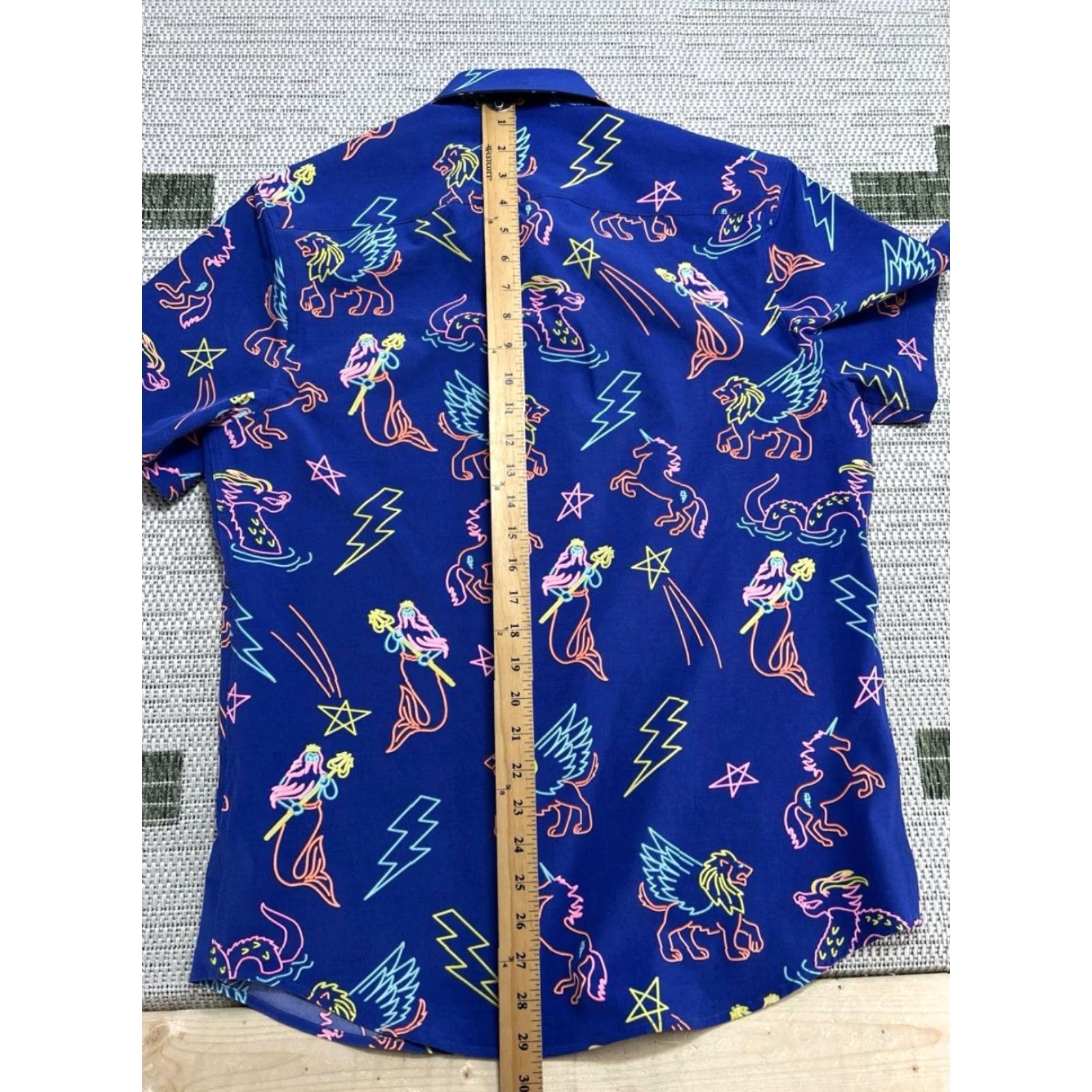 Chubbies Chubbies The Neon Lights Friday Shirt Mens Medium Blue Geometric Print Weekend Size US M / EU 48-50 / 2 - 4 Thumbnail