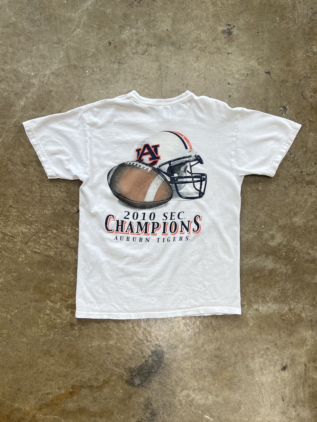 NCAA Vintage Auburn SEC Champions Football Helemt Tee Medium Size US M / EU 48-50 / 2 - 2 Thumbnail