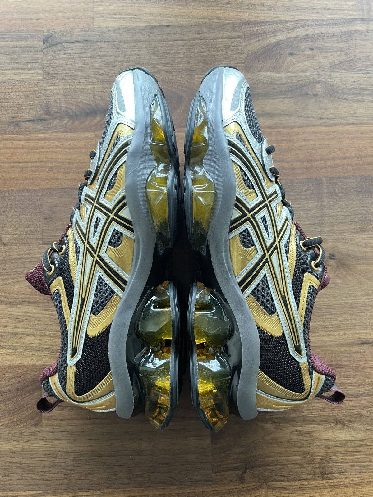 Asics Size 8 Men’s/ 9.5 Womens- ASICS Gel Quantum Carbon Pure Gold Size US 8 / EU 41 - 2 Thumbnail