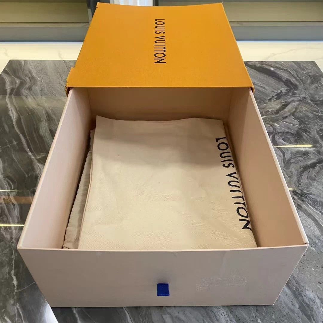 Louis Vuitton LOUIS VUITTON Trainer White Blue 41 95 New OG Box Size US 8 / EU 41 - 7 Thumbnail