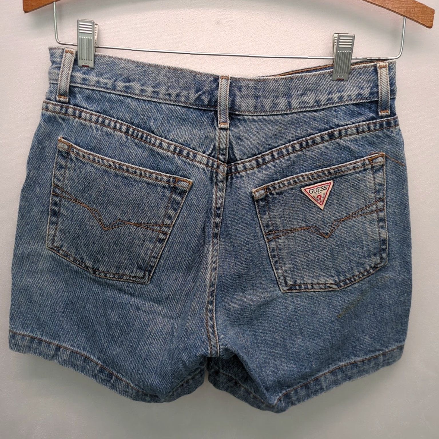 Guess VINTAGE Guess Shorts Women’s Size 28 Medium Wash Blue Denim Cotton 5-Pocket Chino Regular Womens Size 28" / US 6 / IT 42 - 2 Thumbnail