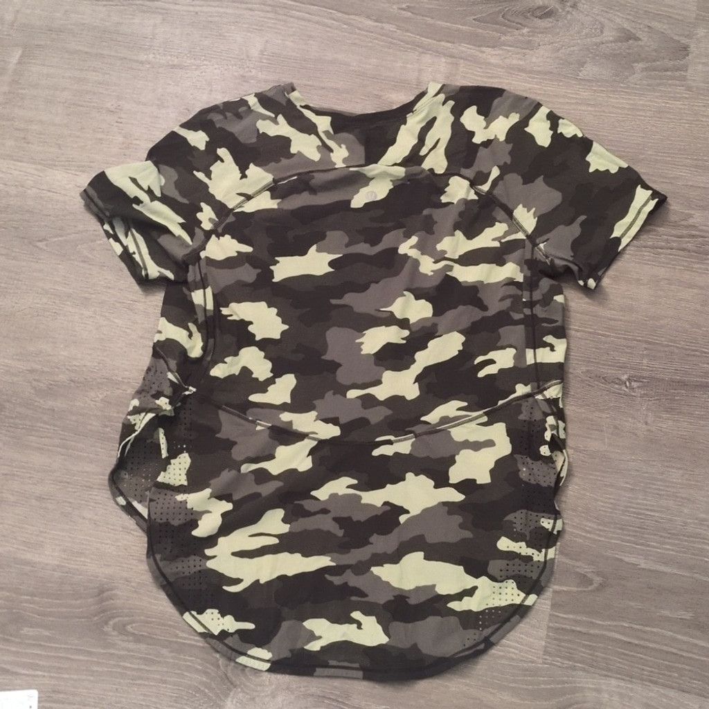Lululemon Lululemon UVP Run Short SleeveHeritage 365 Camo size 12/14? Size XL / US 12-14 / IT 48-50 - 8 Thumbnail