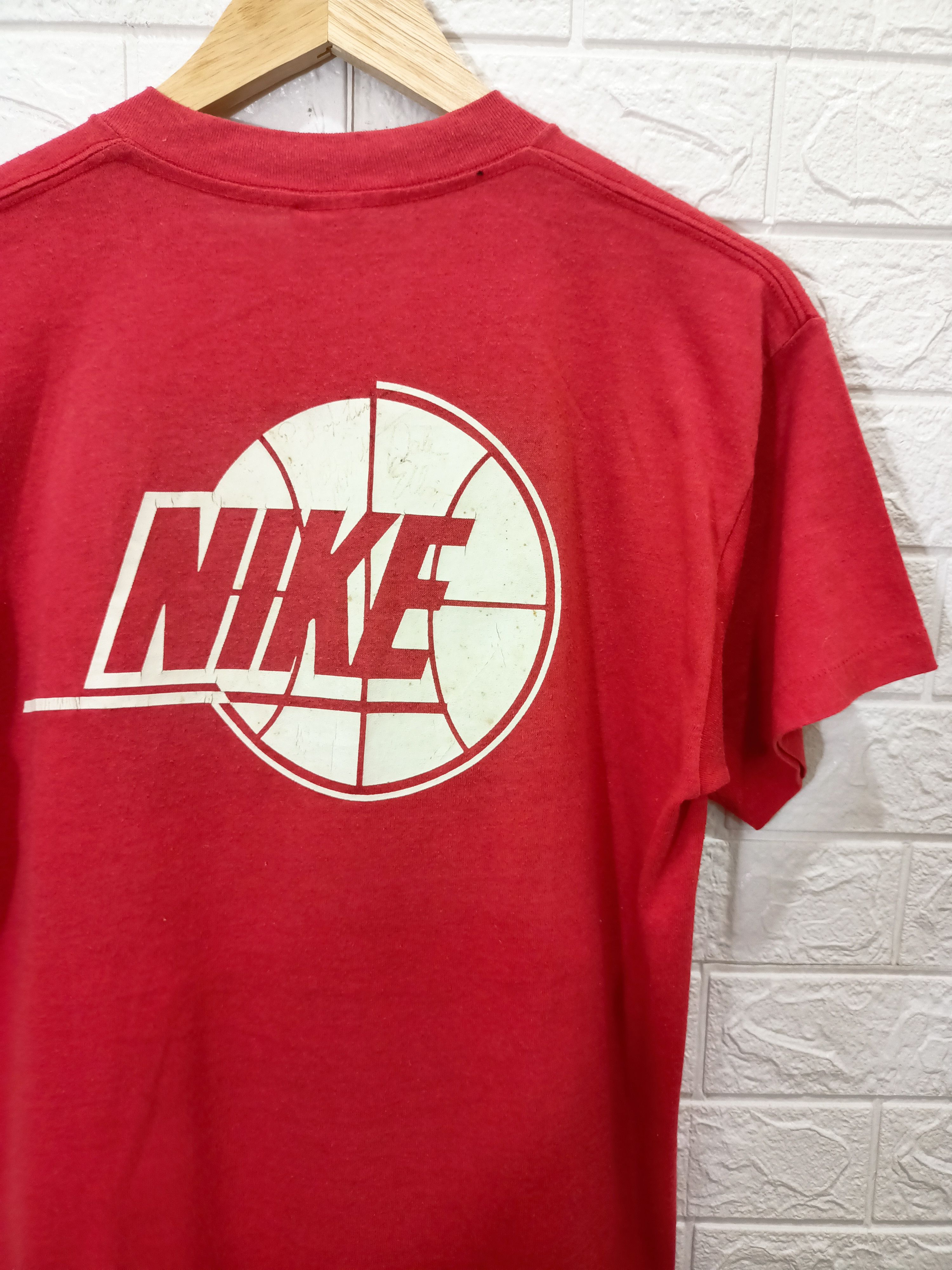 Vintage Rare Vintage 80s NIKE Basketball Nate McMillan Autograph Tee Size US L / EU 52-54 / 3 - 4 Thumbnail