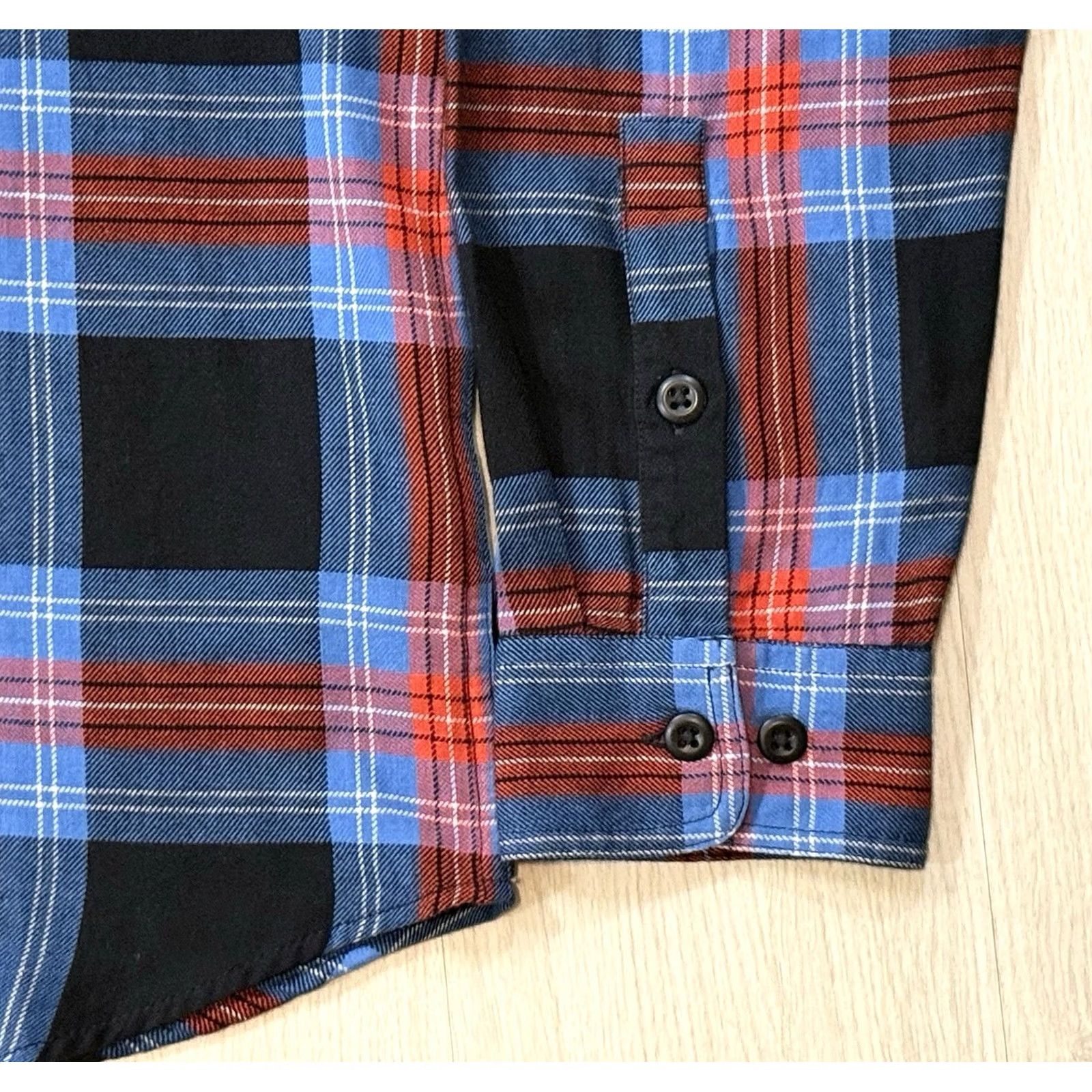 Filson Filson Men’s Alaskan Guide Longsleeve Shirt Medium Cotton Button-Up Shirt Knit Multicolor US Flag Outdoor Western Decades USA Mens Regular Fit Size US M / EU 48-50 / 2 - 4 Thumbnail
