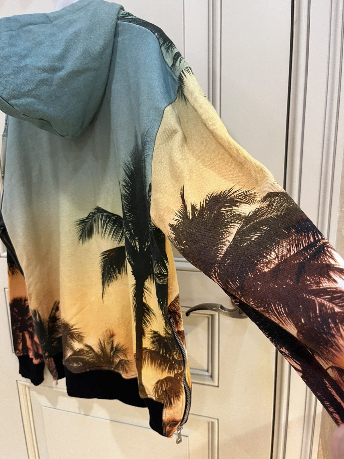 Balmain palm tree sunset print hoodie Sweater size m Size US M / EU 48-50 / 2 - 17 Thumbnail