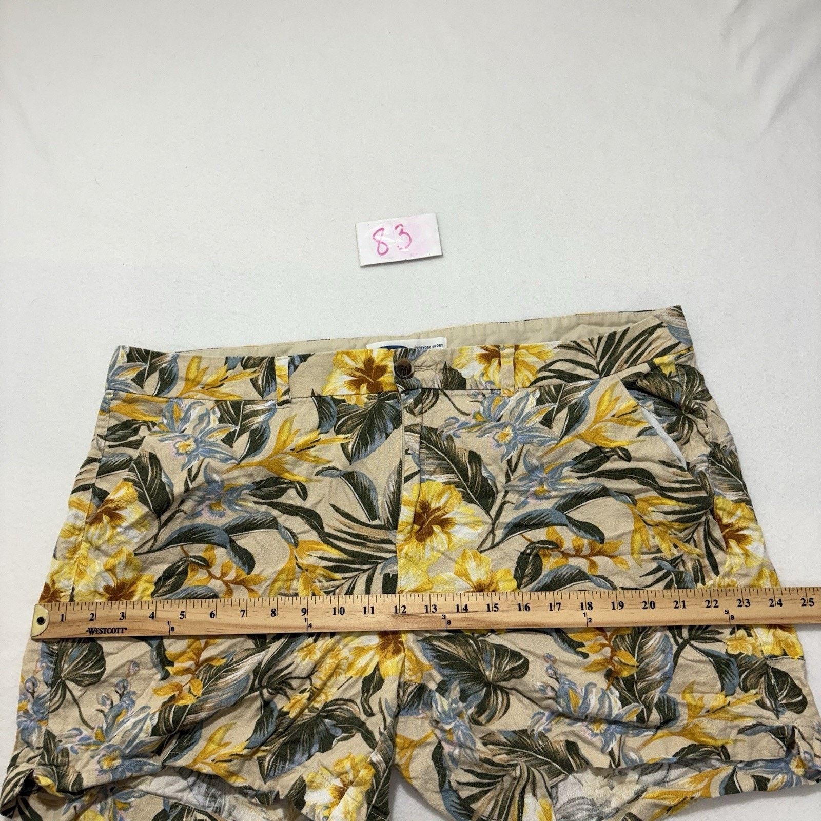 Old Navy Old Navy 20 Everyday Shorts 5" Inseam Yellow Hawaiian Floral Size 42" / US 20 - 8 Thumbnail
