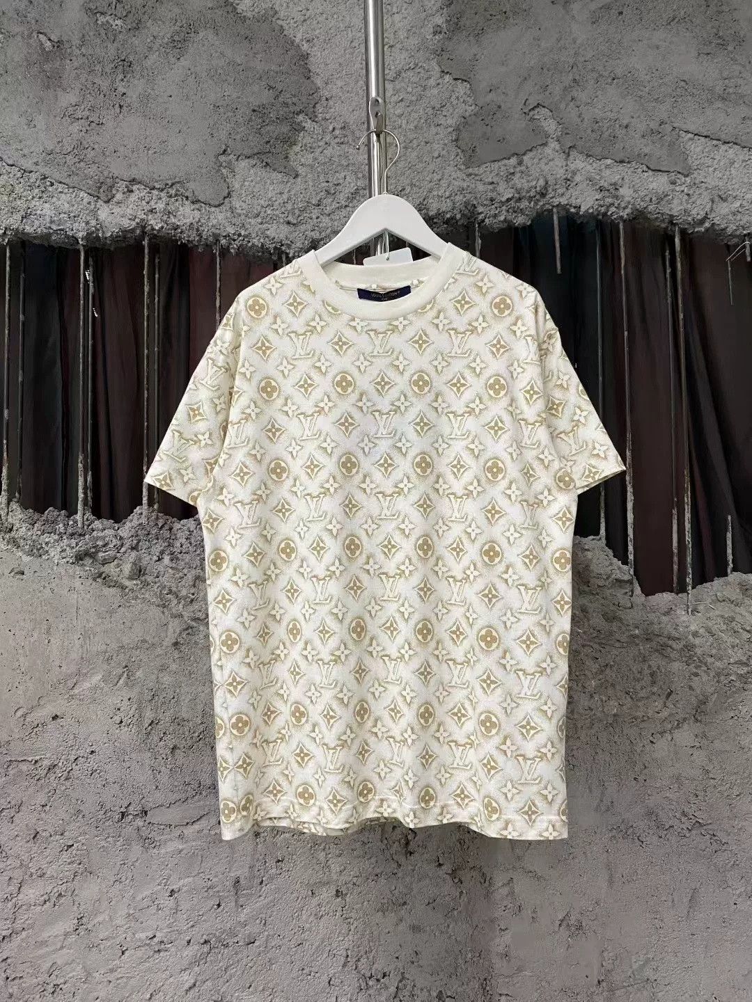 Louis Vuitton Louis Vuitton Monogram Print Short-Sleeve Size US 32 / EU 48 - 1 Thumbnail